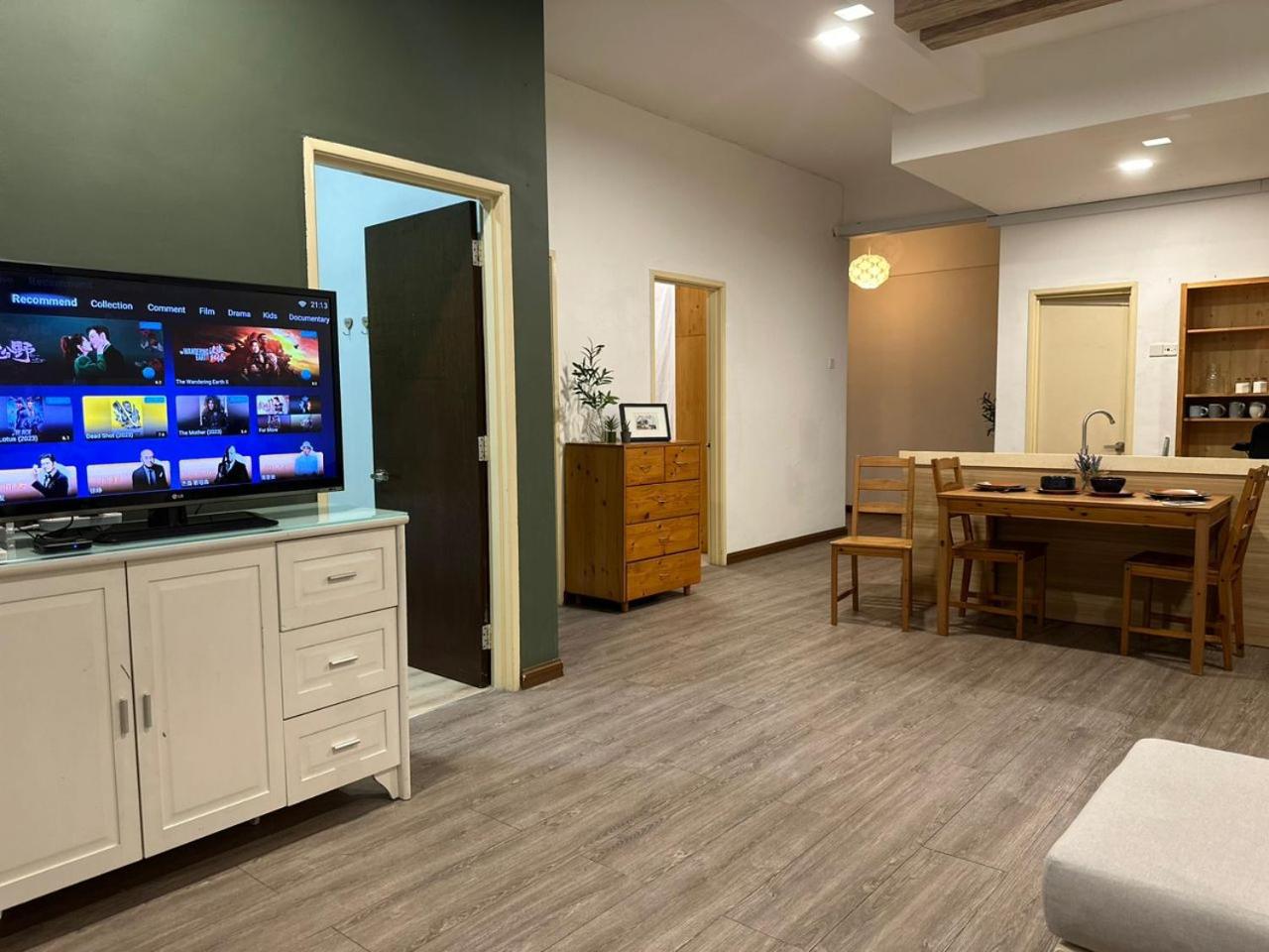 Mount Austin Palazio Lake view 3Br2Ba 2-8pax TV box near Aeon