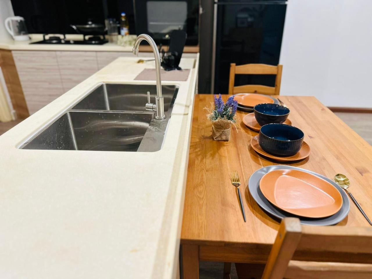 Mount Austin Palazio Lake view 3Br2Ba 2-8pax TV box near Aeon