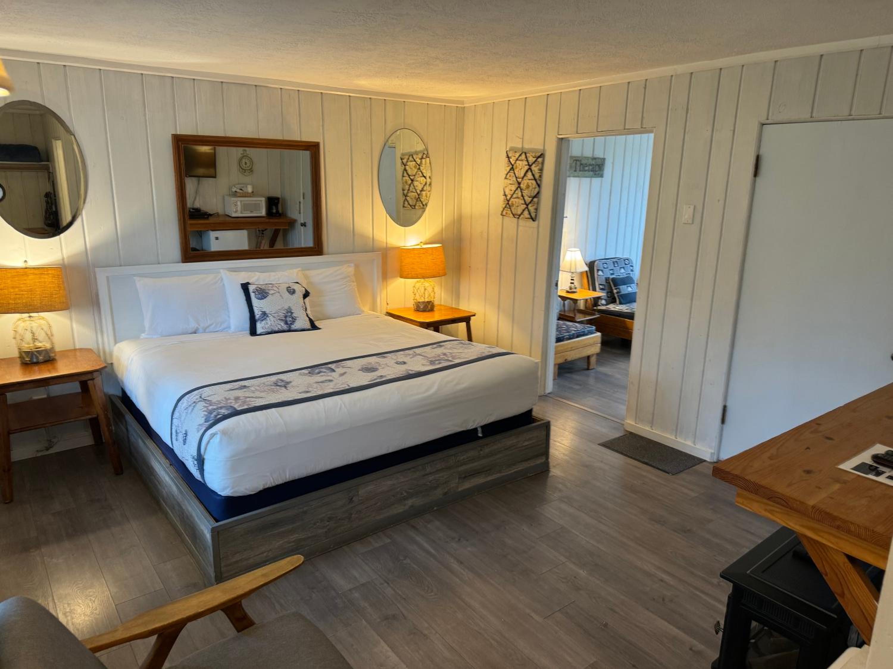 Tillicum Beach Motel - Formerly Deane's Oceanfront Lodge