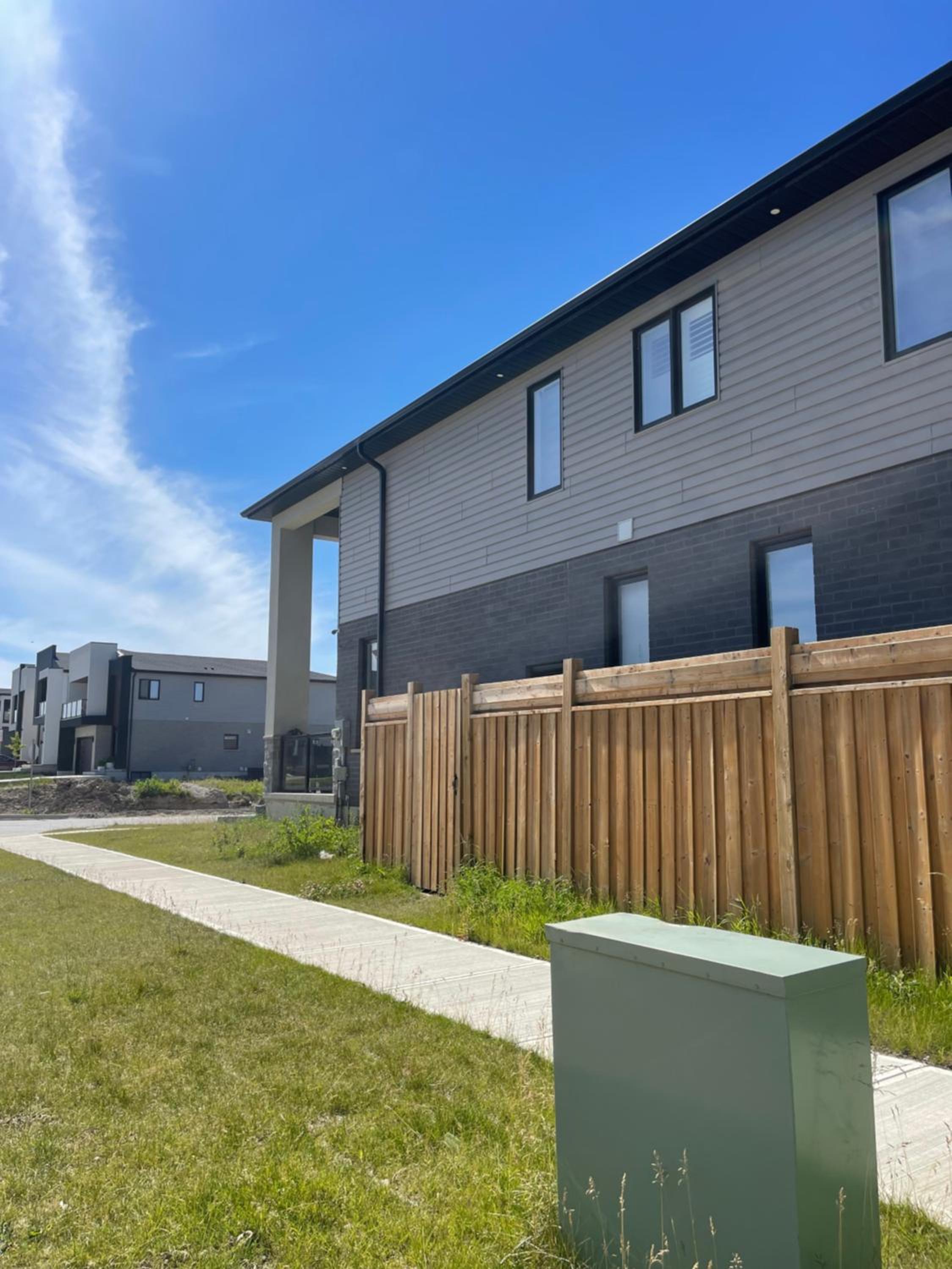Luxurious Basement Apartment Near 401 and Hospital