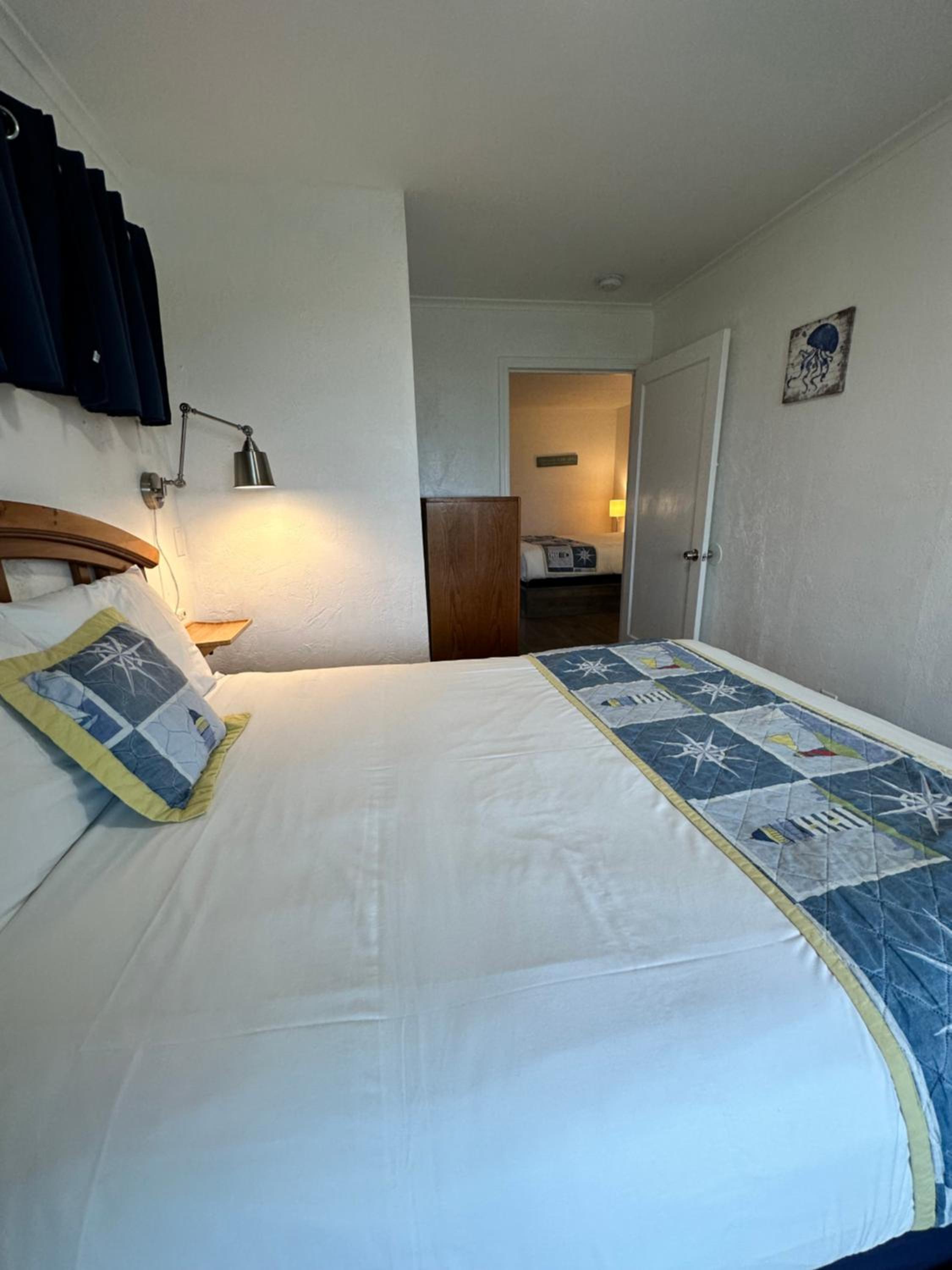 Tillicum Beach Motel - Formerly Deane's Oceanfront Lodge