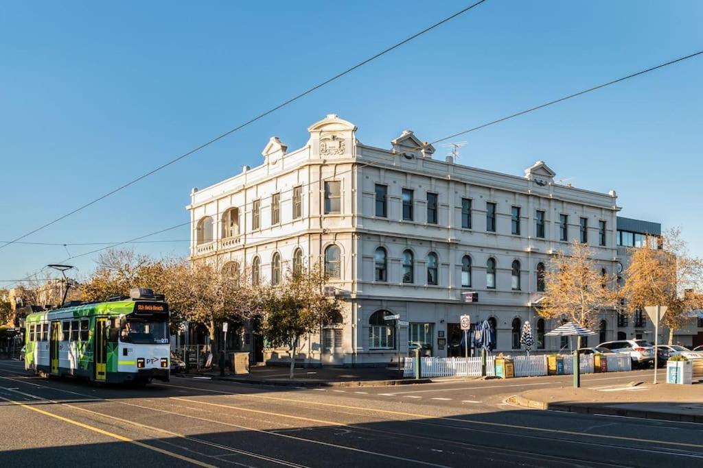 Albert Park Art Deco Gem Sleeps 5 Bevan 4