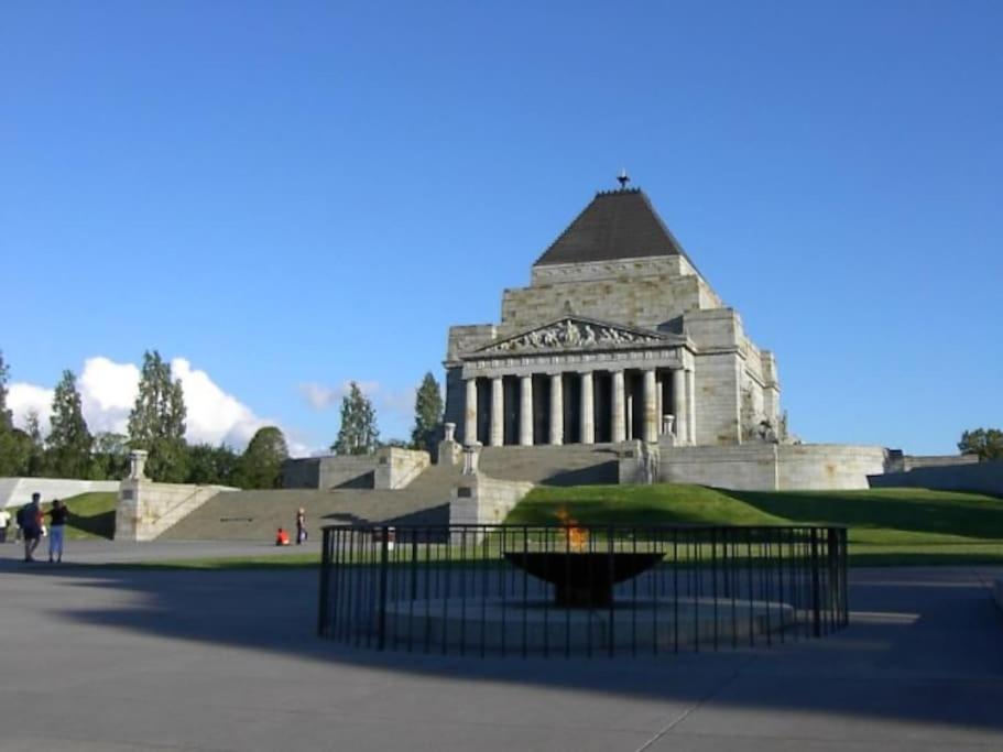 Albert Park Art Deco Gem Sleeps 5 Bevan 4