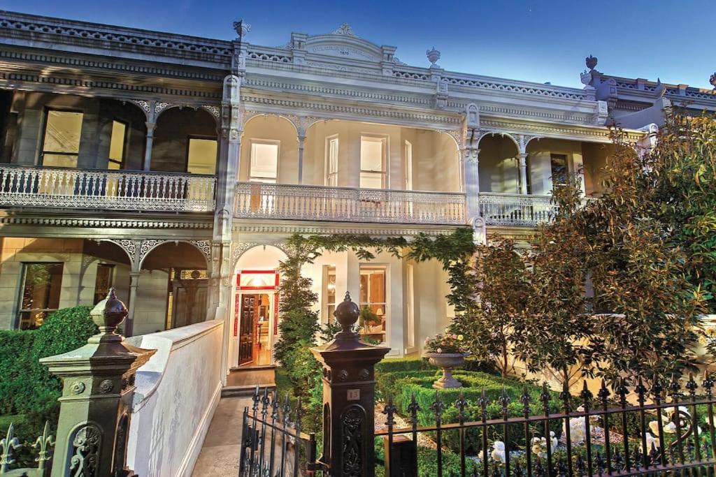Albert Park Art Deco Gem Sleeps 5 Bevan 4