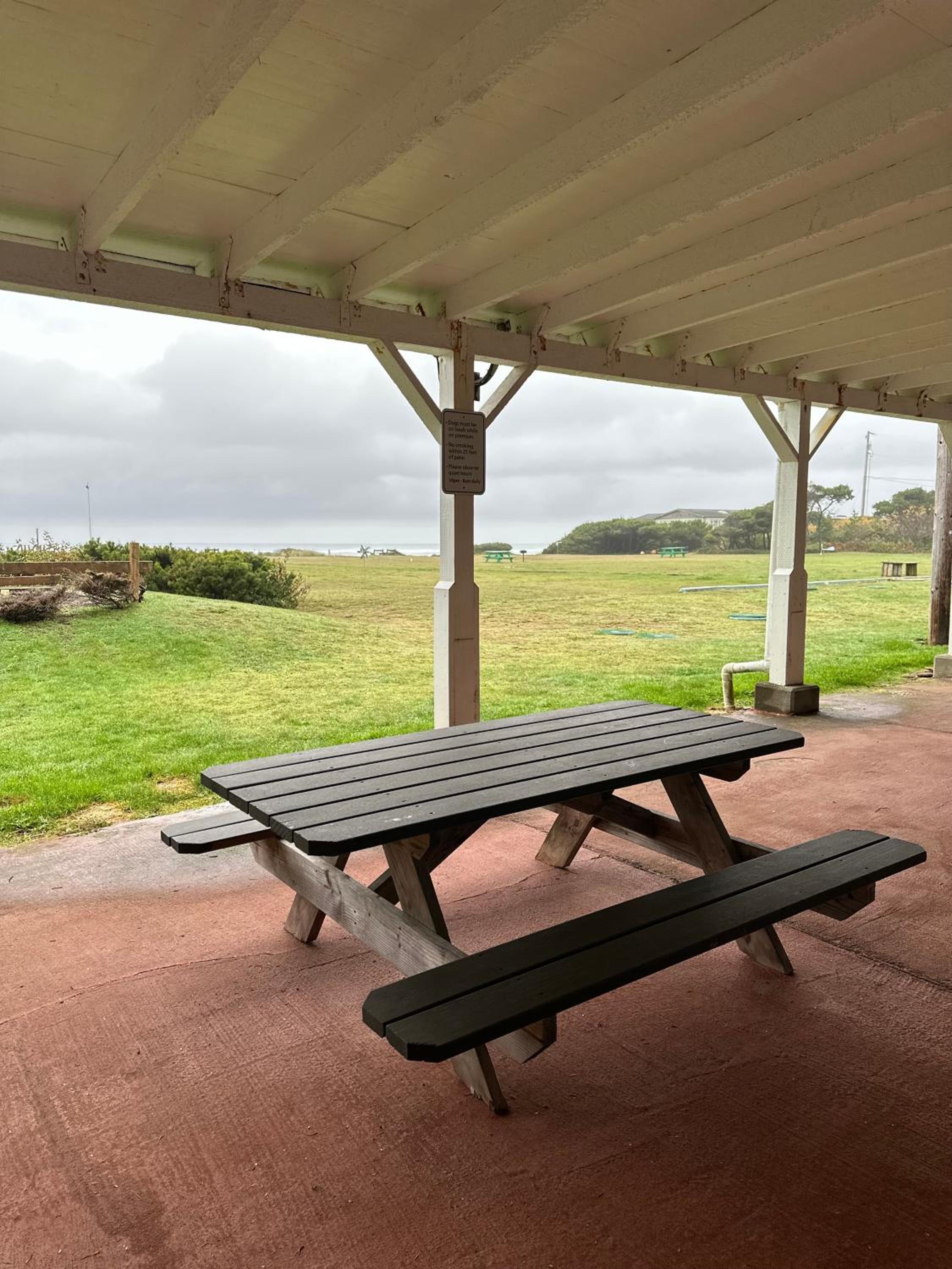 Tillicum Beach Motel - Formerly Deane's Oceanfront Lodge