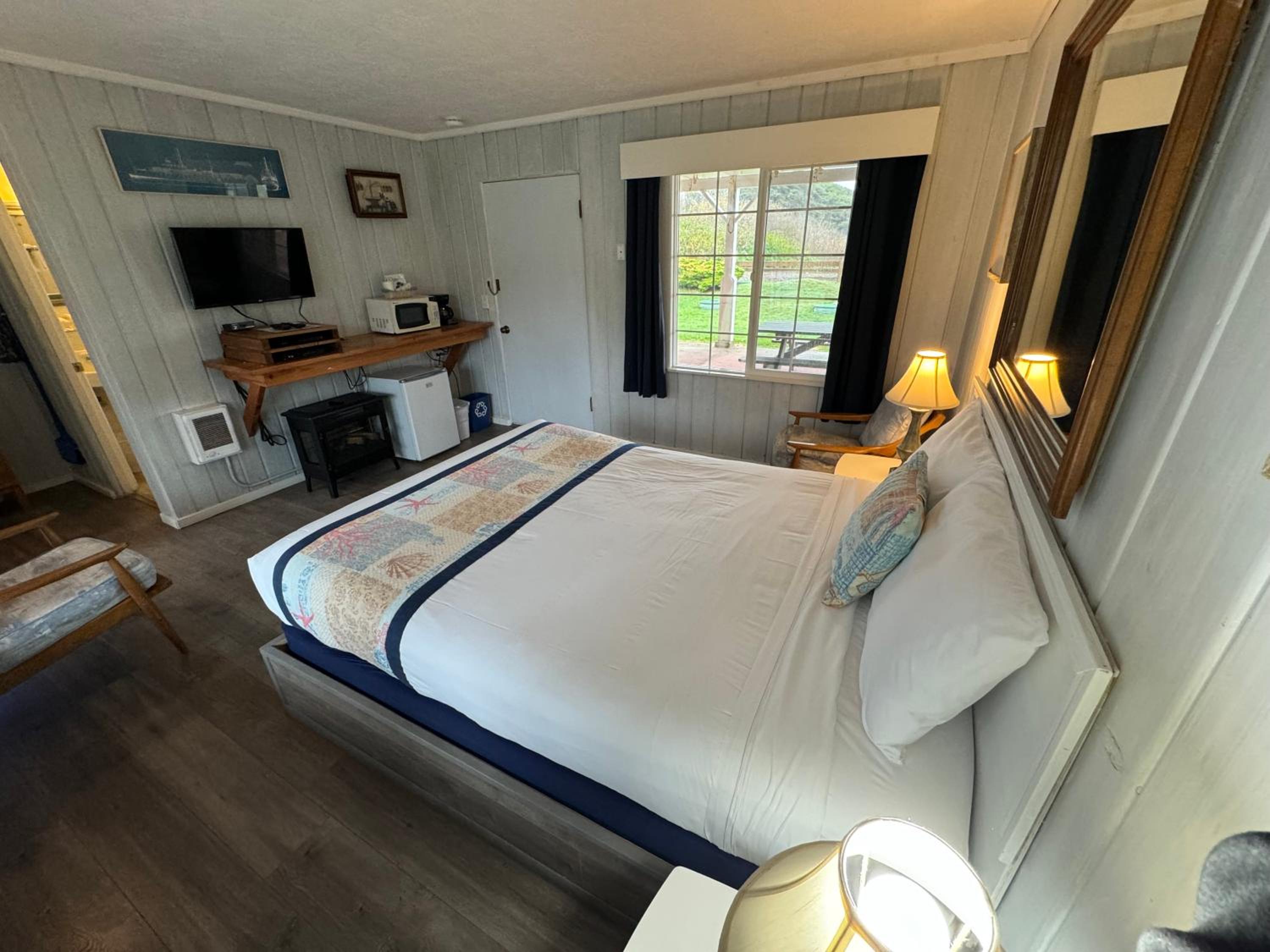 Tillicum Beach Motel - Formerly Deane's Oceanfront Lodge