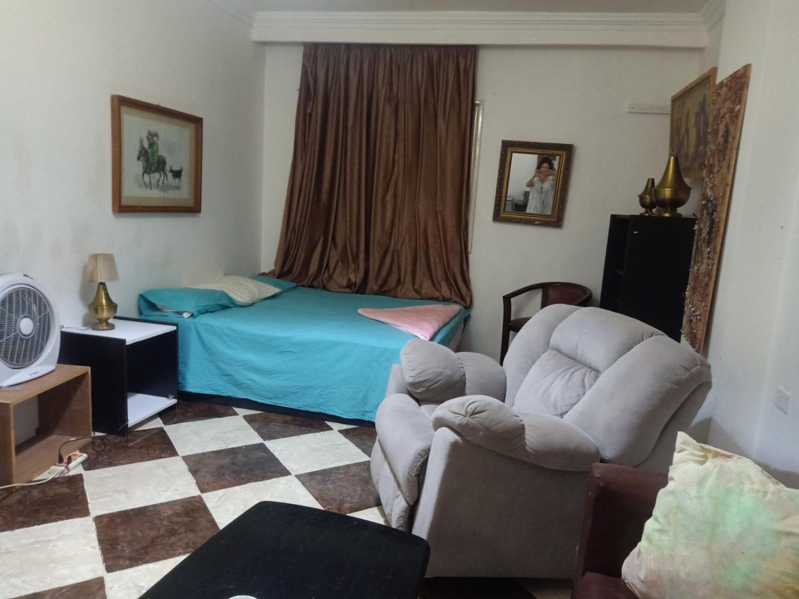 Downtown room near gym pool beach shops walking distance from all entertainment and shopping