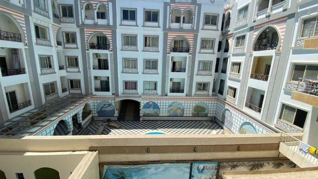 Downtown room near gym pool beach shops walking distance from all entertainment and shopping