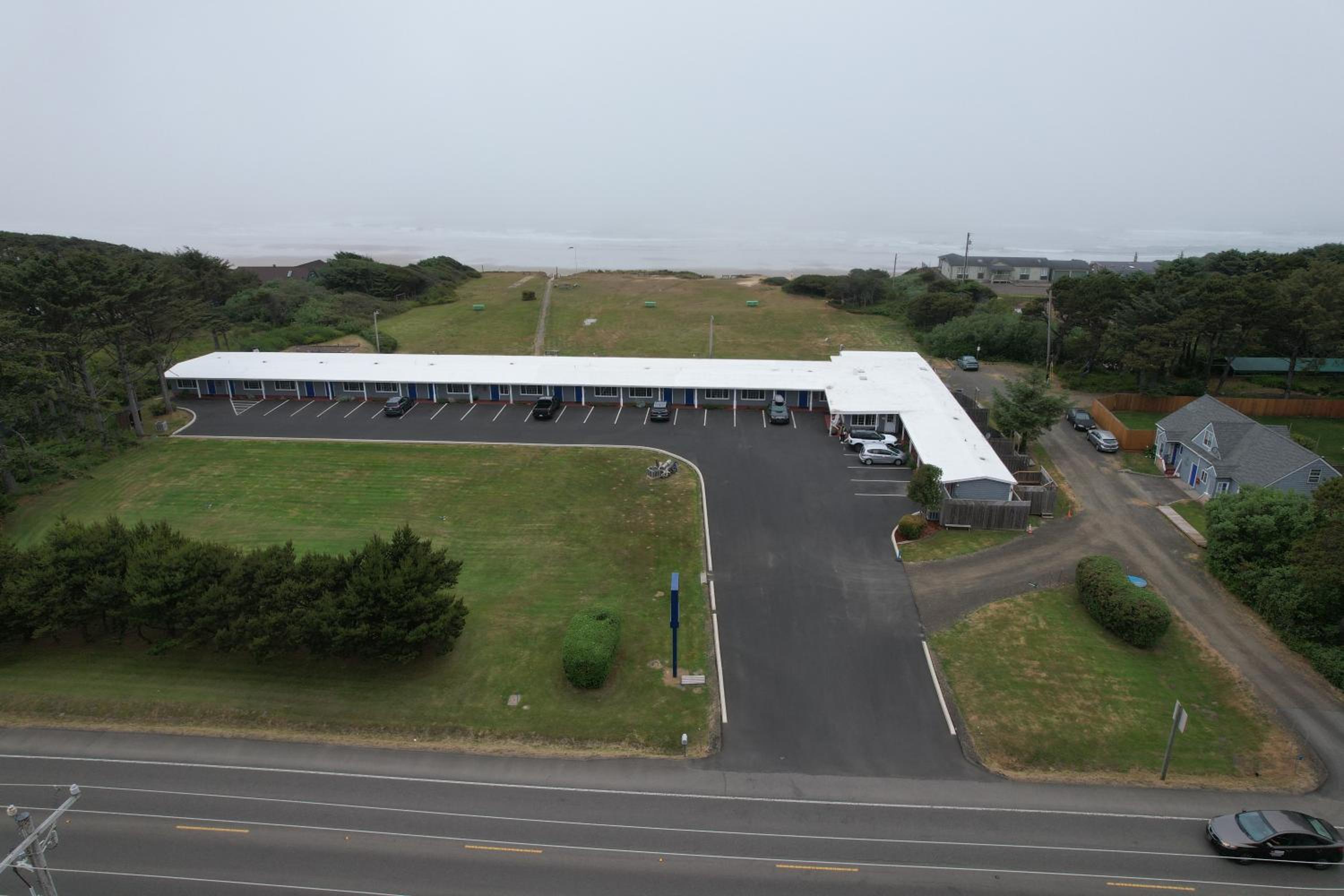 Tillicum Beach Motel - Formerly Deane's Oceanfront Lodge