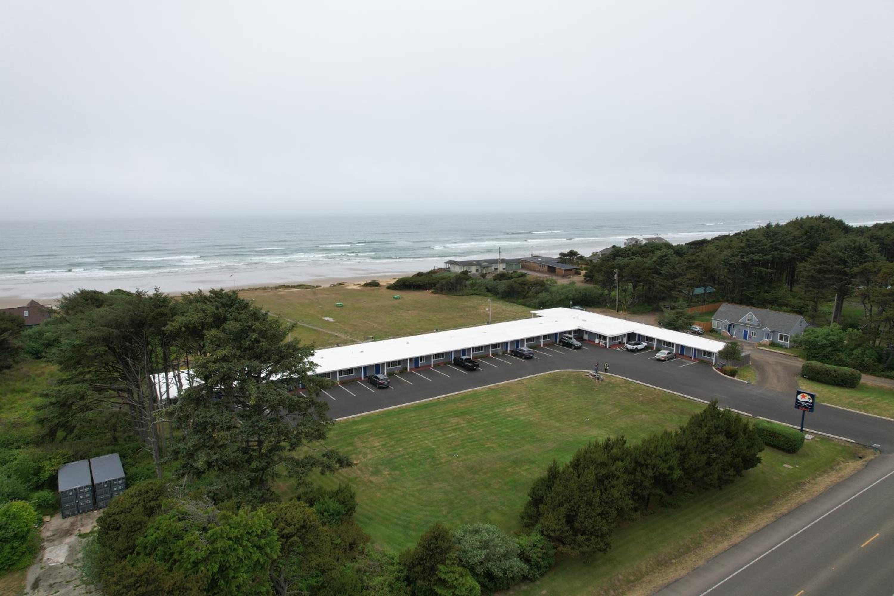 Tillicum Beach Motel - Formerly Deane's Oceanfront Lodge
