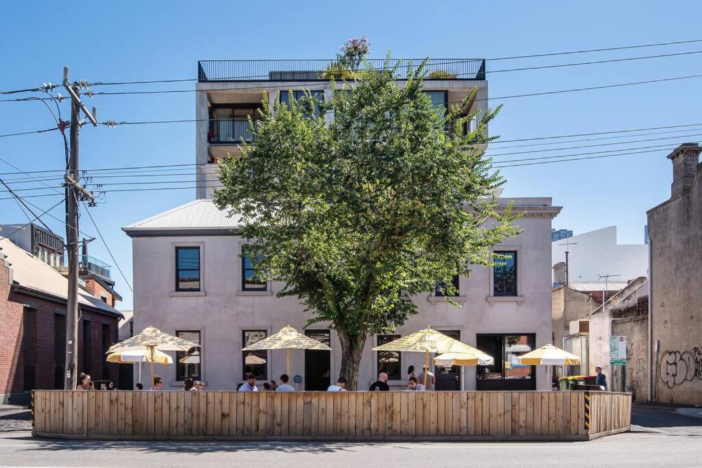 The Place On Clarendon Place, Position Perfect