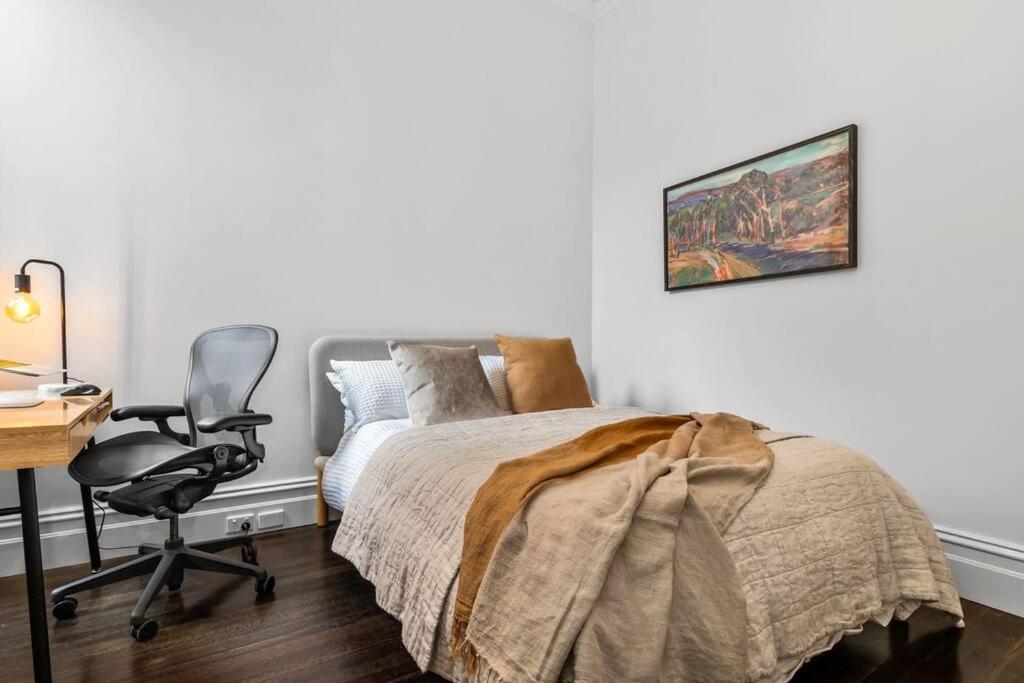 The Place On Clarendon Place, Position Perfect