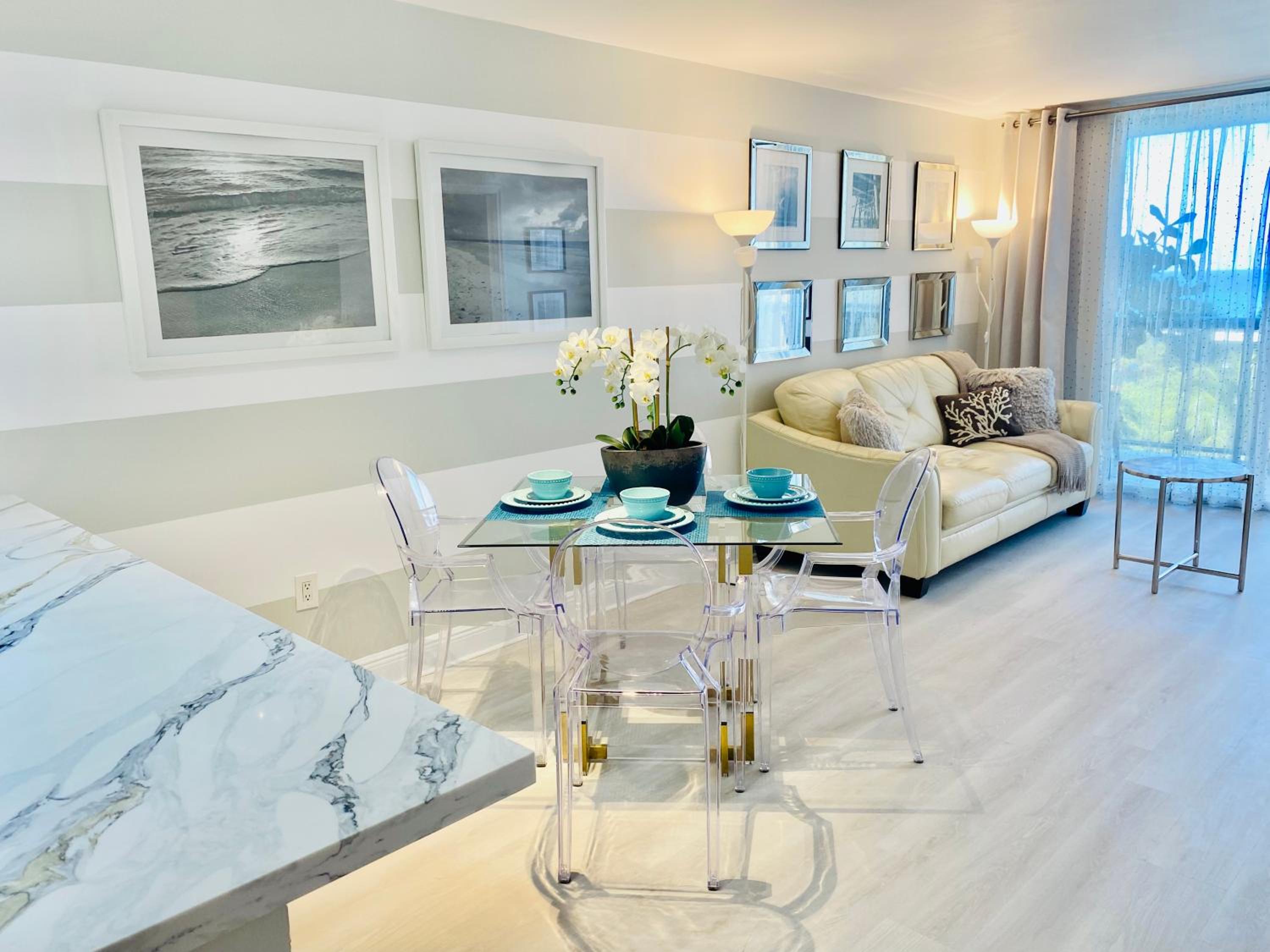 OCEAN BAY VIEWS 2Bdr 2Bath BEACH CONDO PARKING view 3