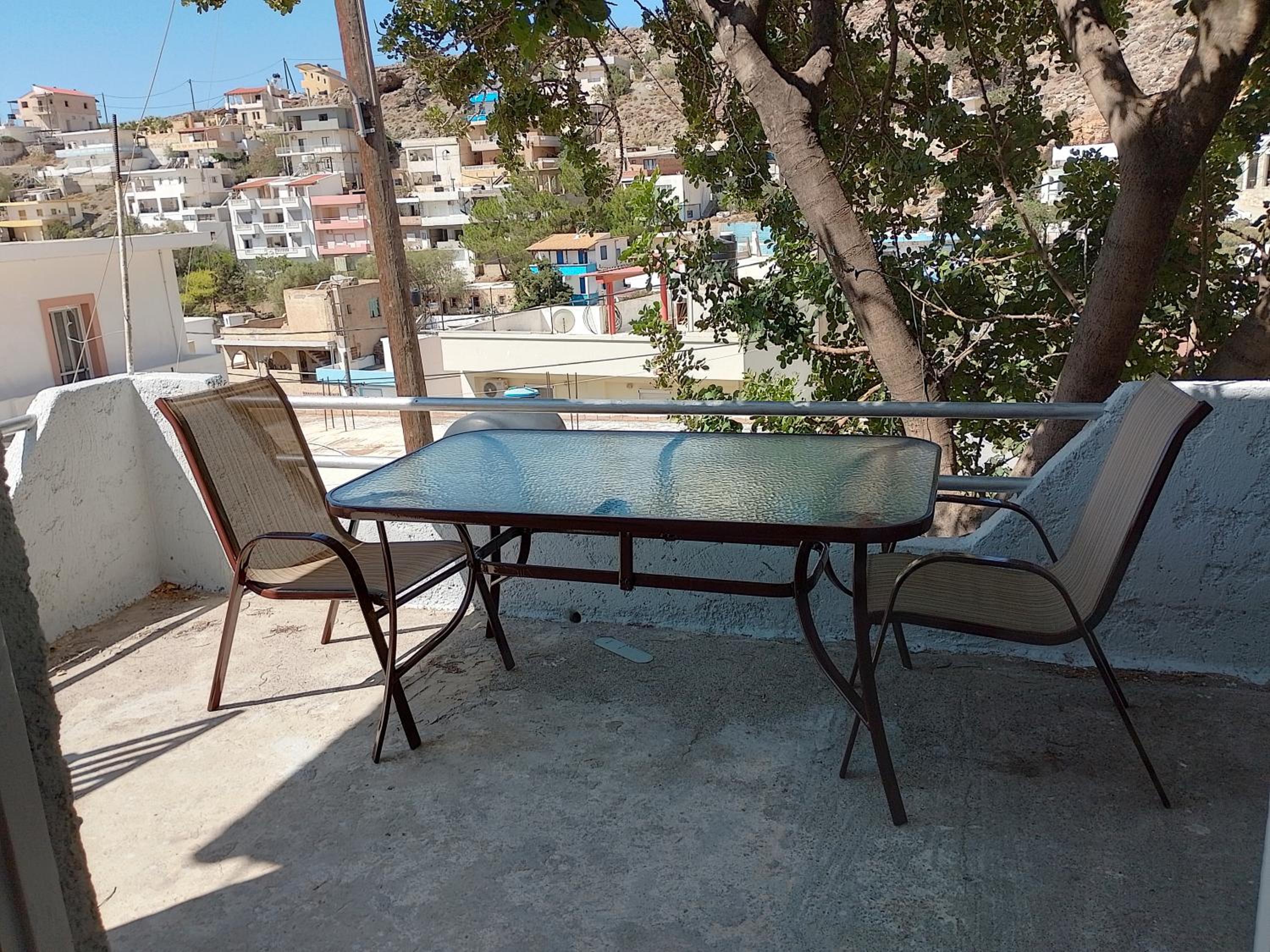 Carob Tree apartment, Tris Ekklisies
