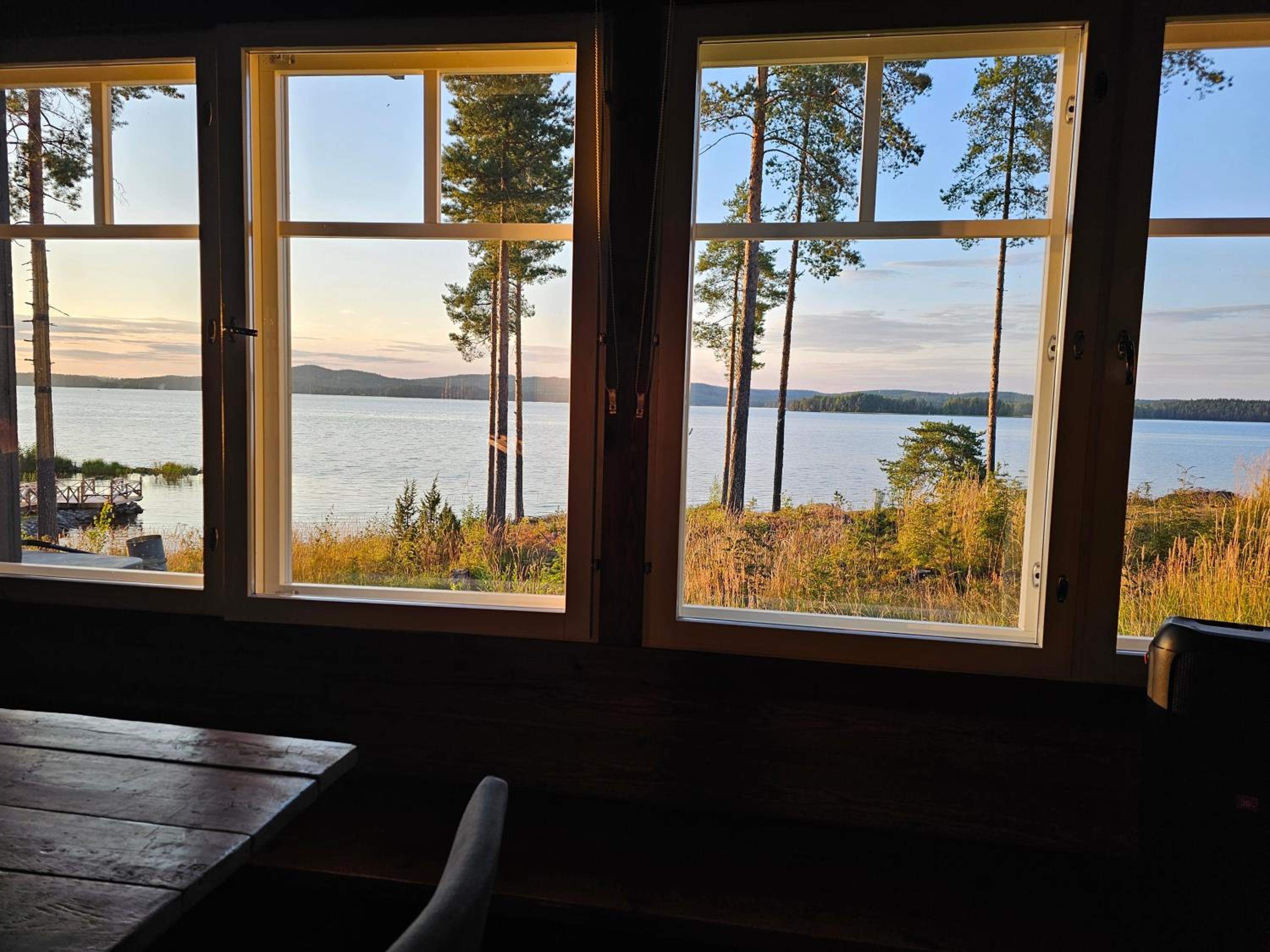 Mökki järven rannalla, Matkailukartano Kivennapa
