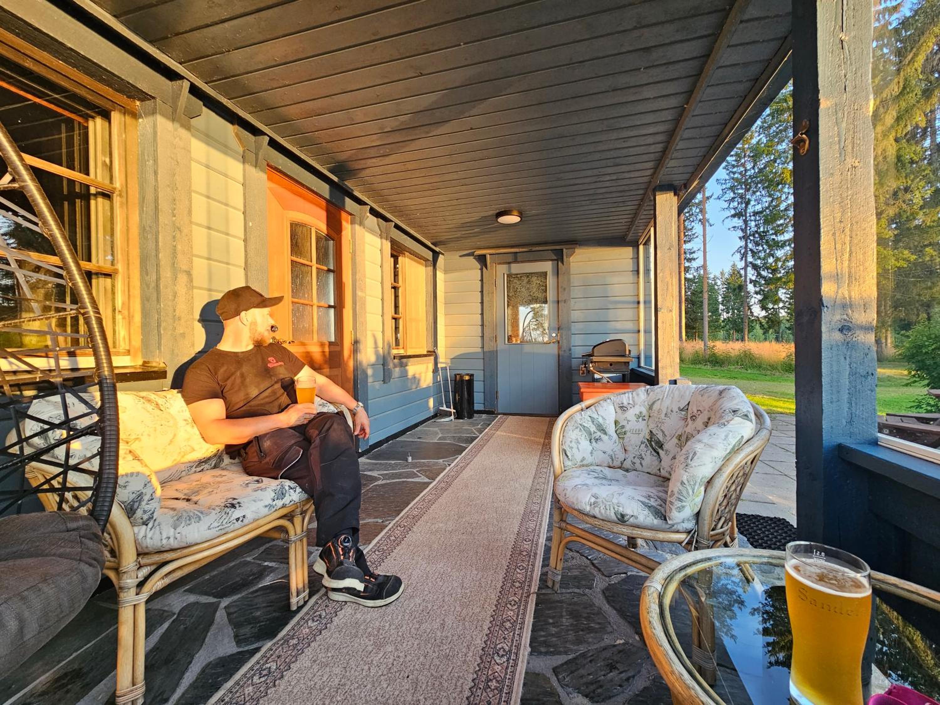 Mökki järven rannalla, Matkailukartano Kivennapa