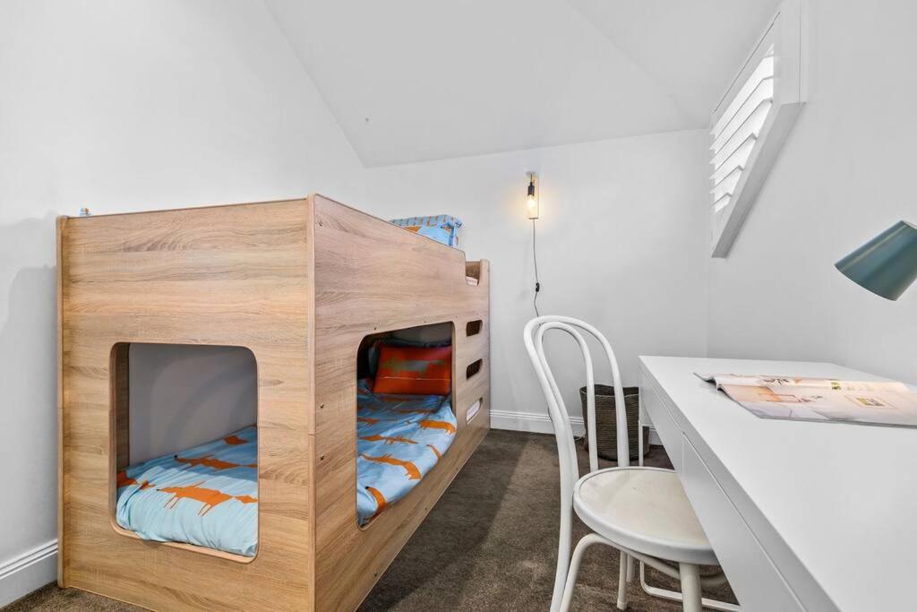 Renovated Brilliance in Bayside Albert Park
