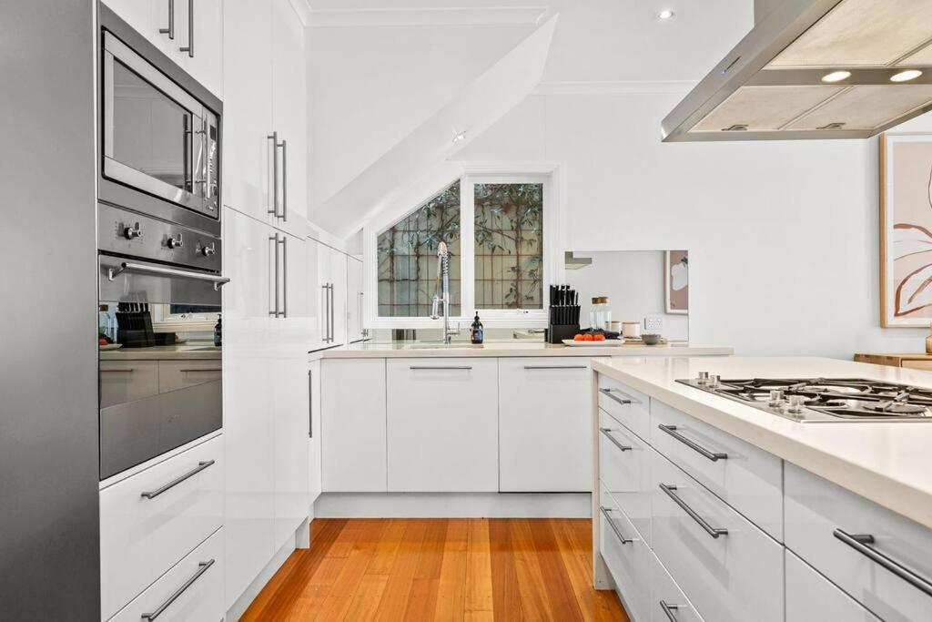 Renovated Brilliance in Bayside Albert Park