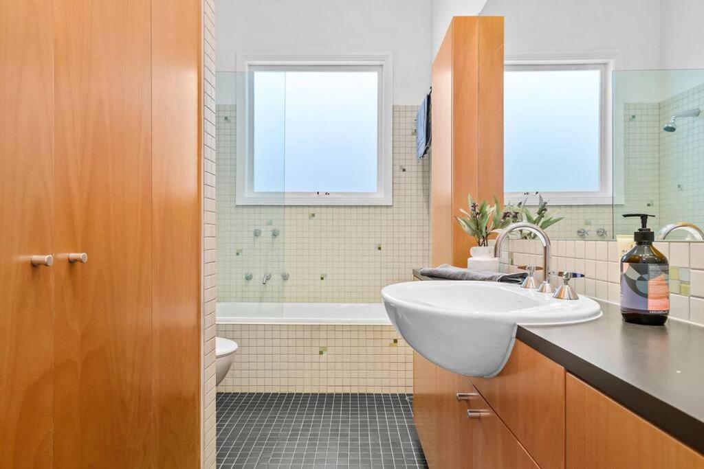 Renovated Brilliance in Bayside Albert Park
