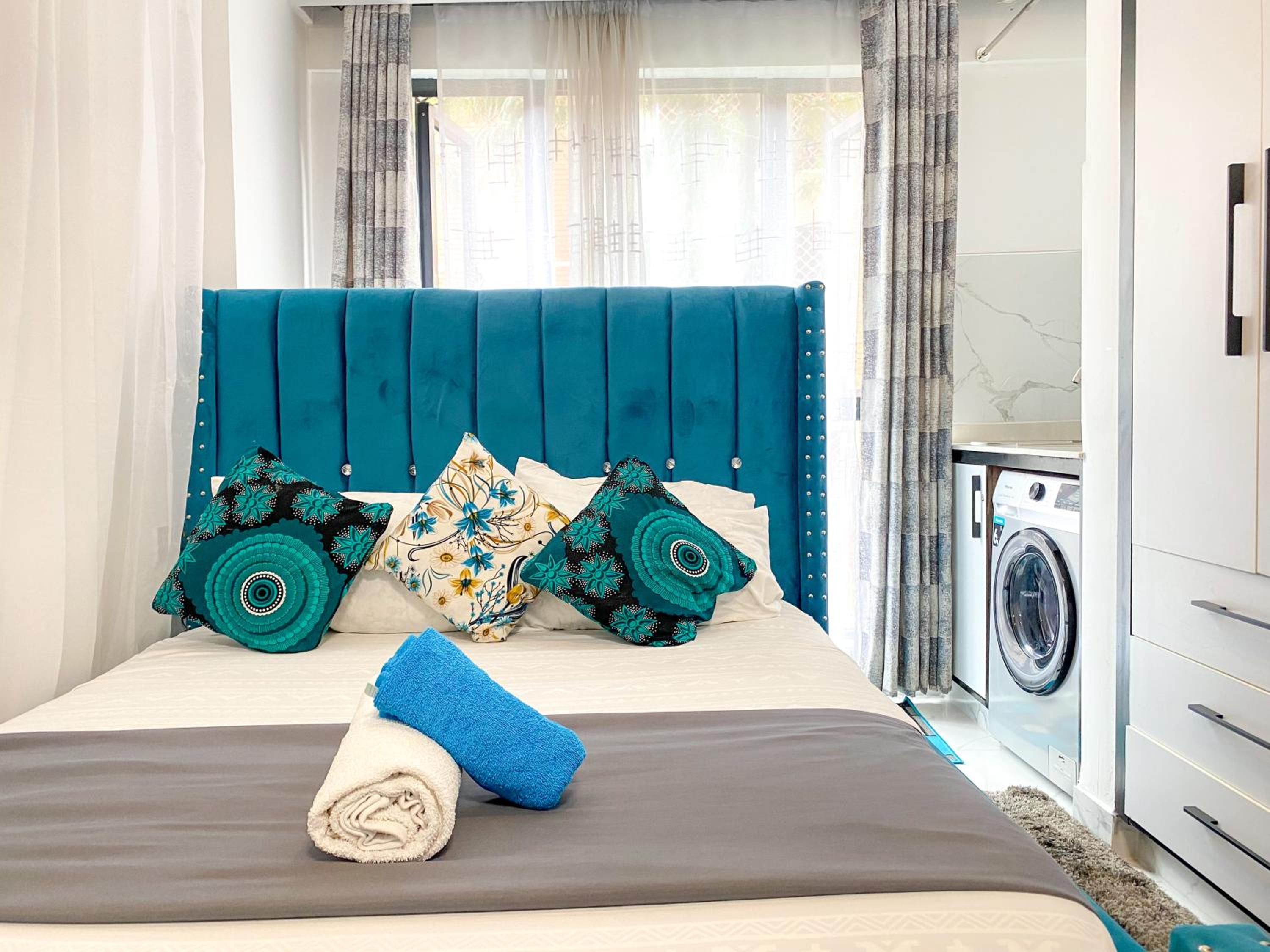 SmartHomes Studio & Golden Mango 1 bed