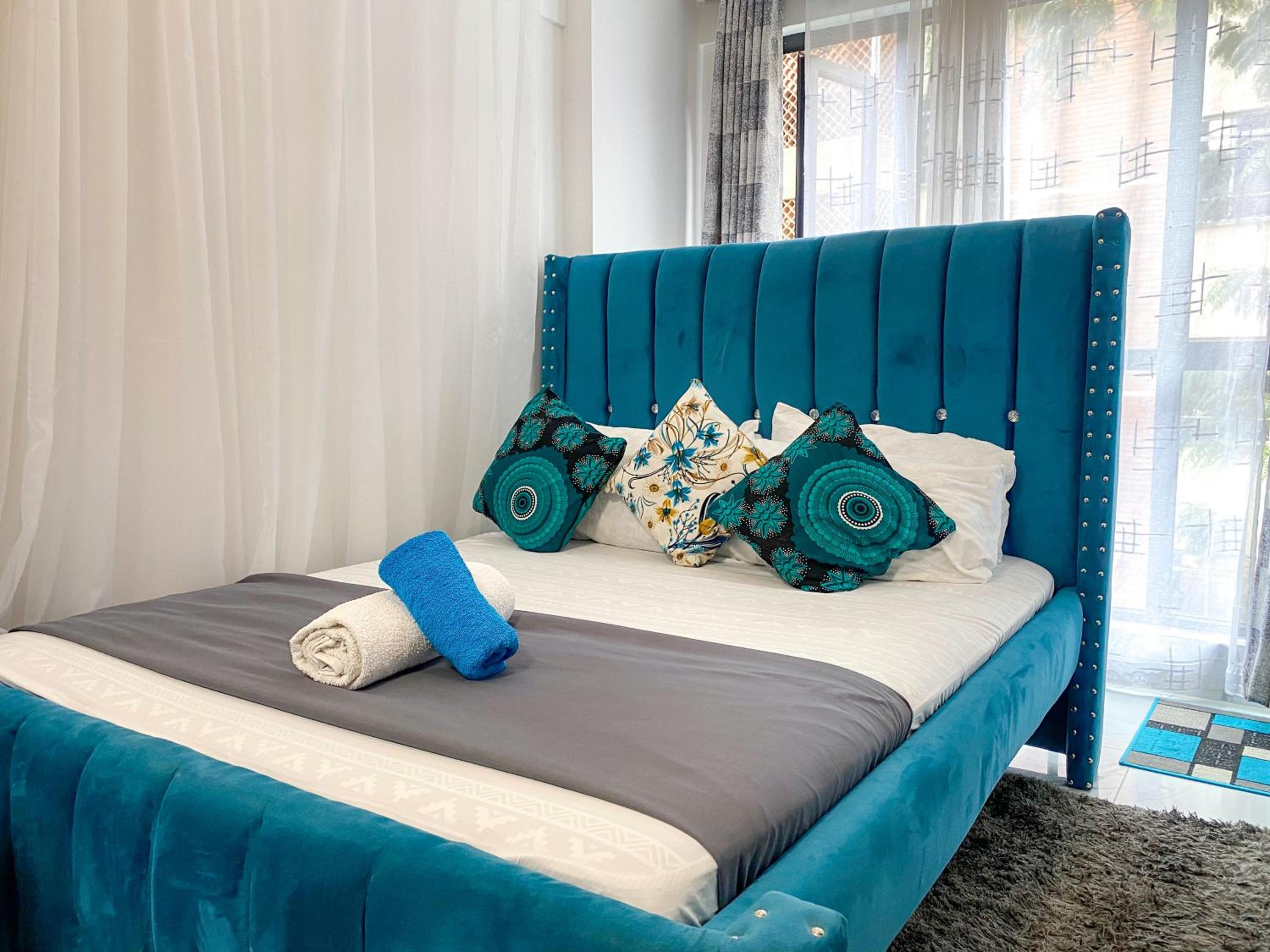 SmartHomes Studio & Golden Mango 1 bed
