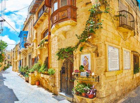 Room 2 min walk from Mdina Townhouse