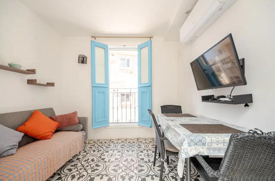 Room 2 min walk from Mdina Townhouse
