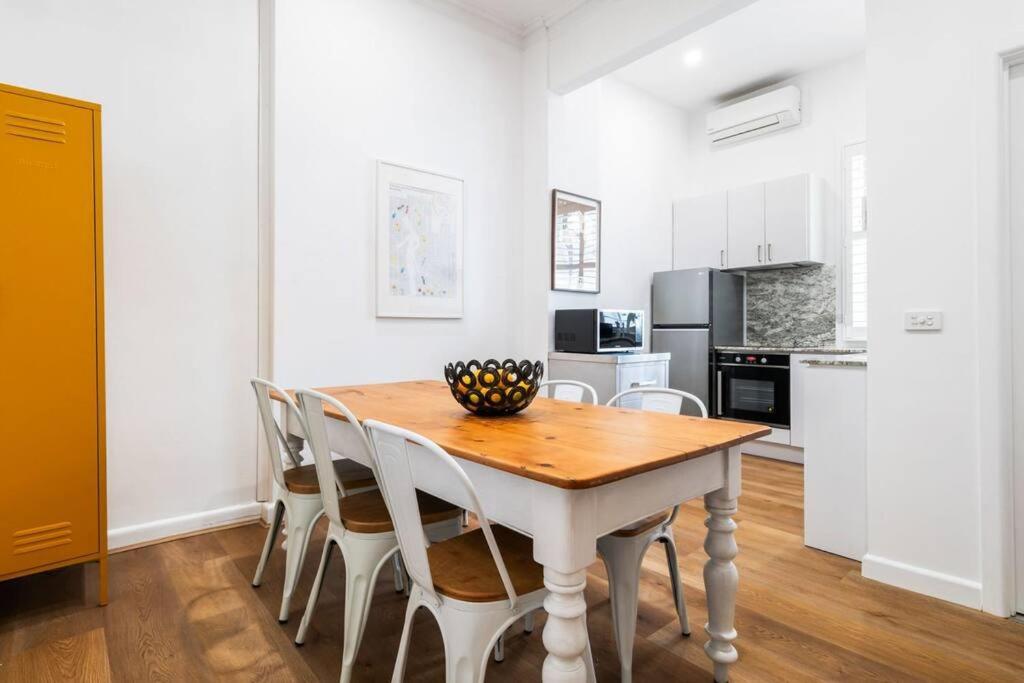 Central Chic & Cool Carlton Apartment on Elgin St