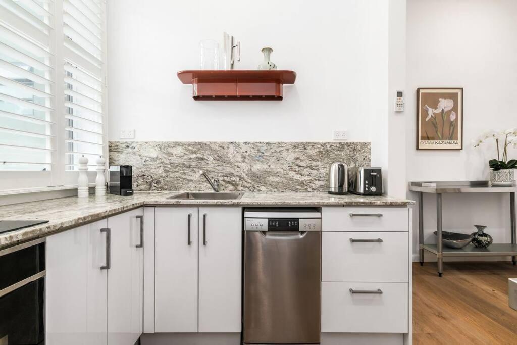 Central Chic & Cool Carlton Apartment on Elgin St