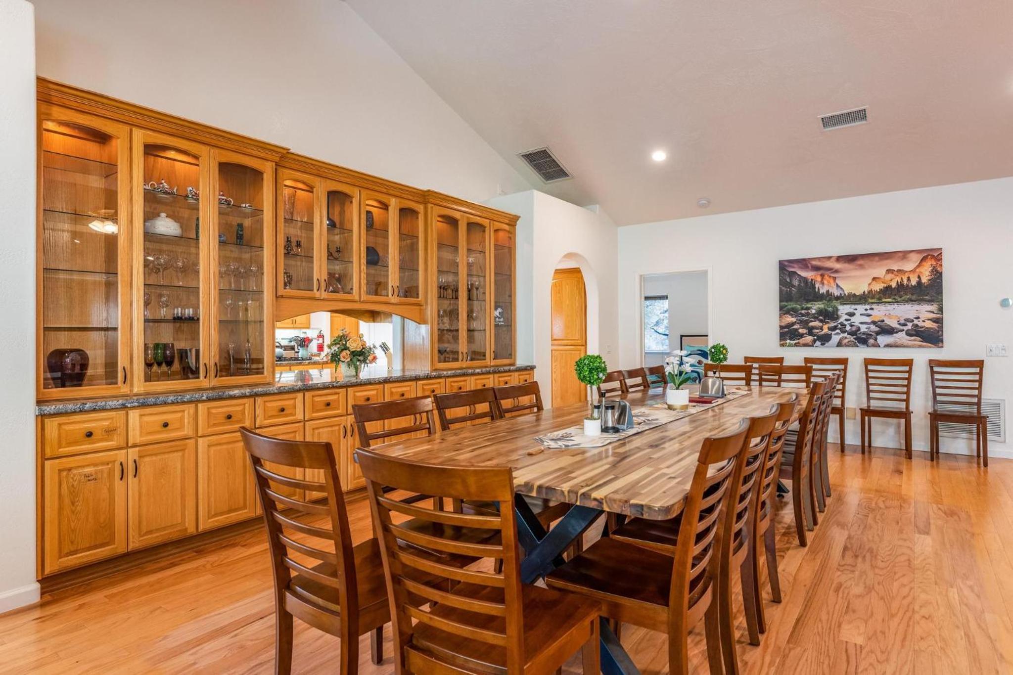 Big Oak Manor w/theater/hot tub/sauna/more view 5