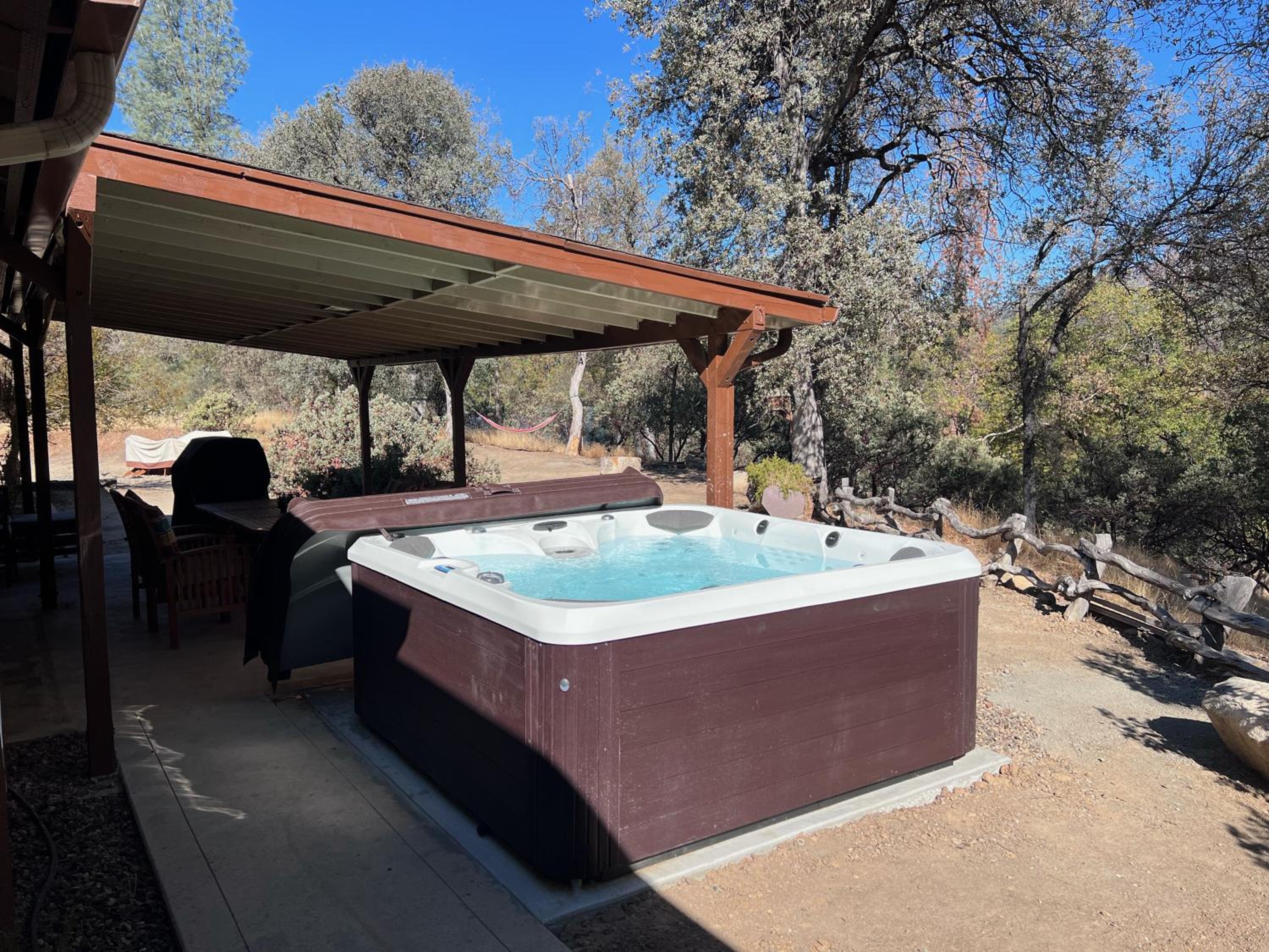 Scenic Serenity 50 acres/hot tub/game room view 3