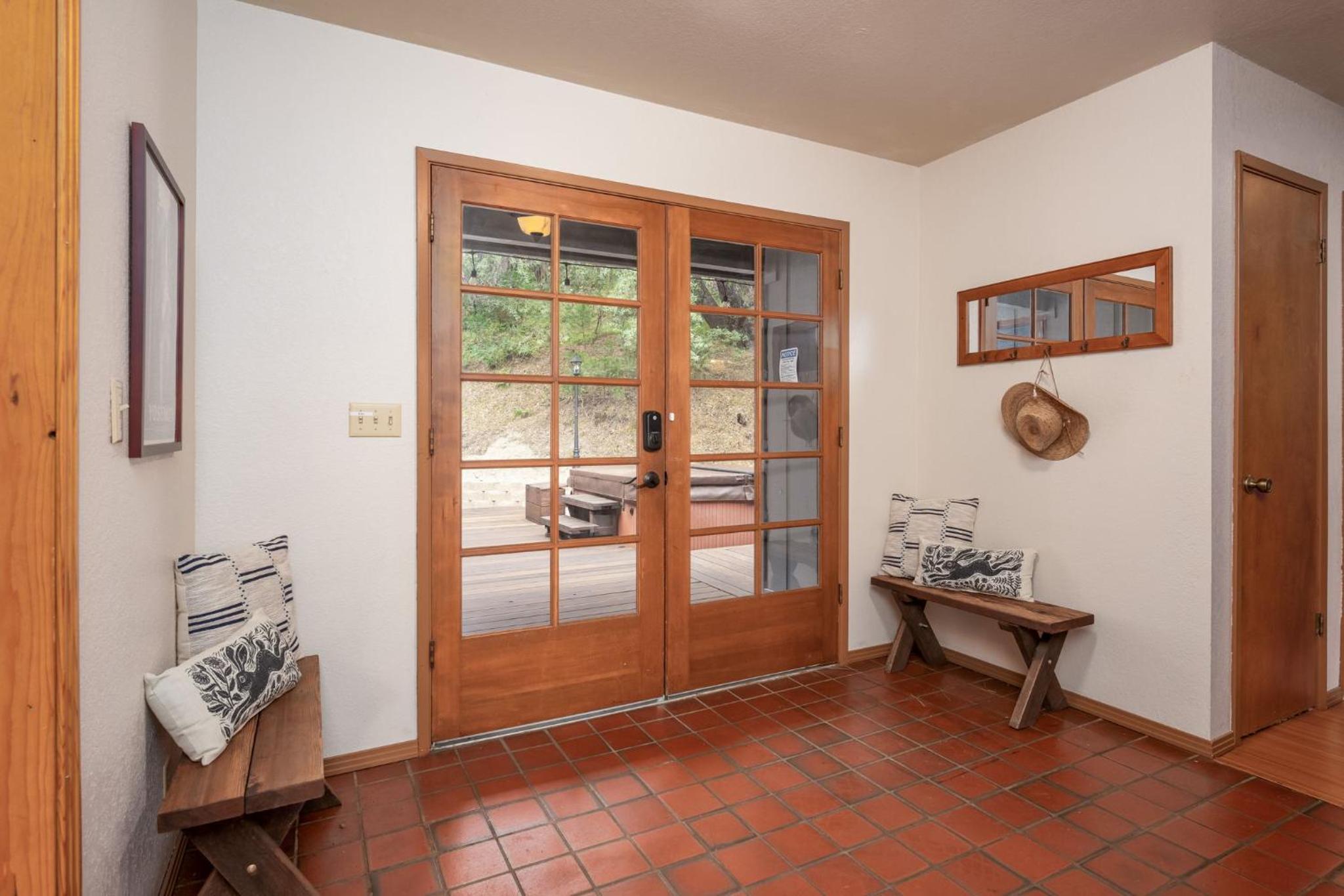Sierra Mountain Escape - Brand new spa/game room view 4