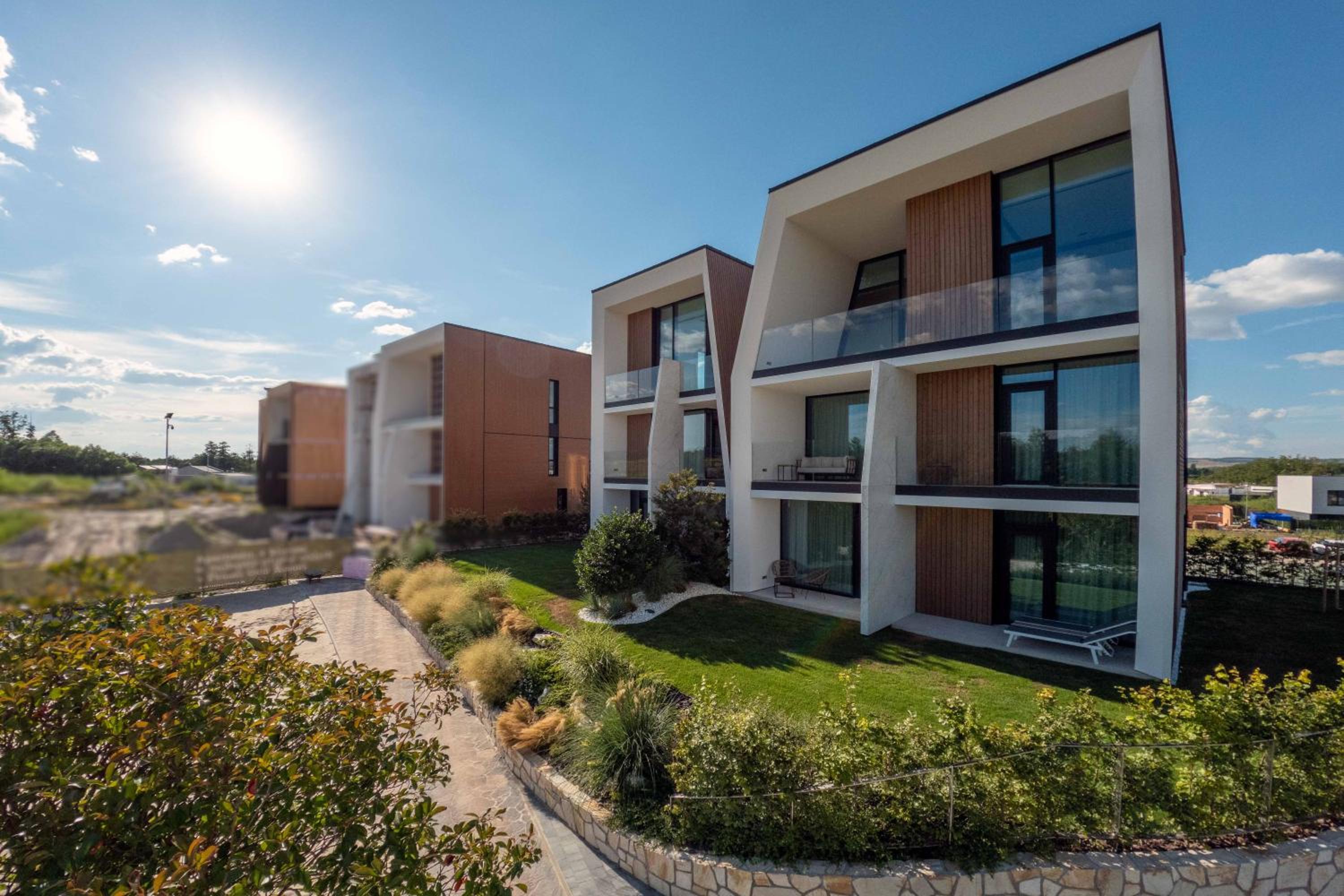 Lux Apartments