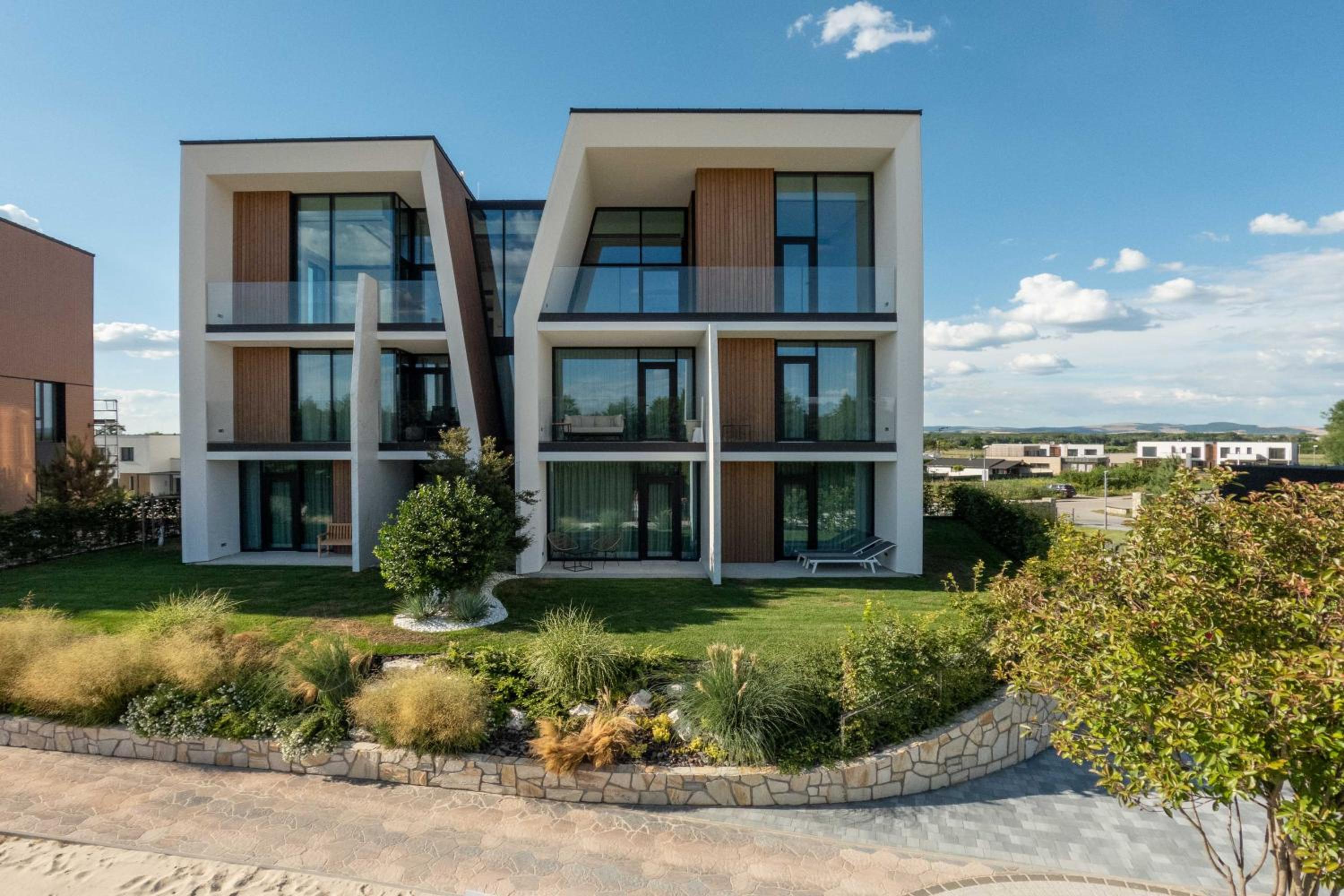 Lux Apartments