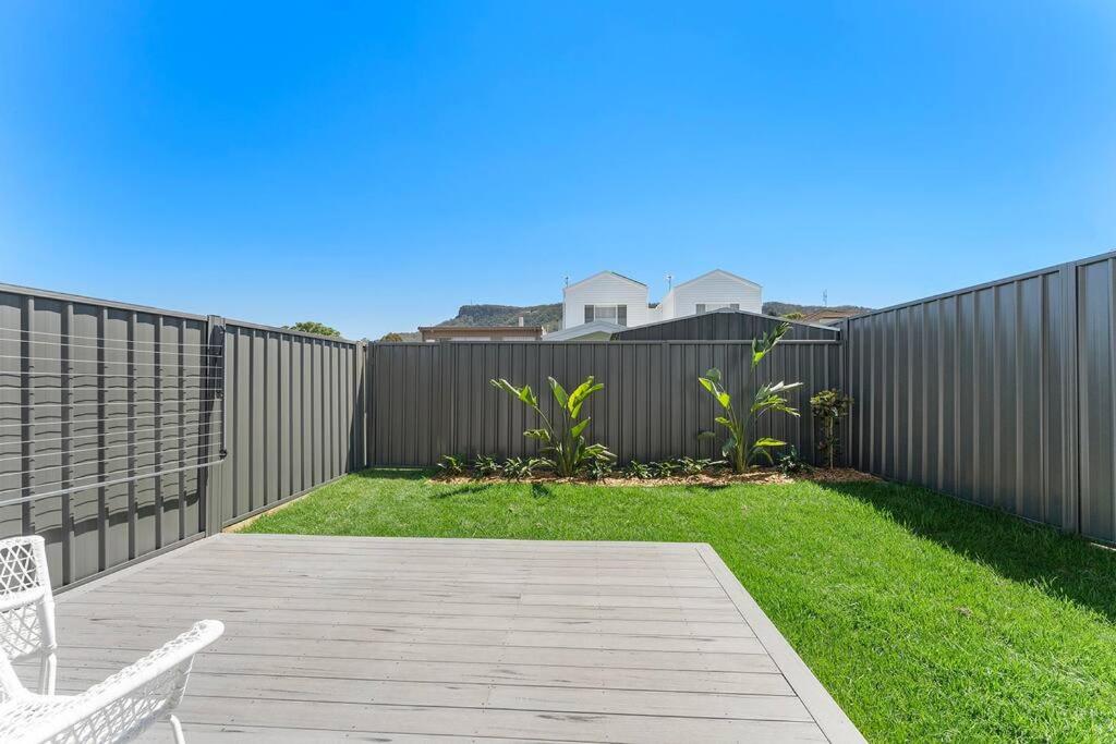 Coastal retreat near shops & beach
