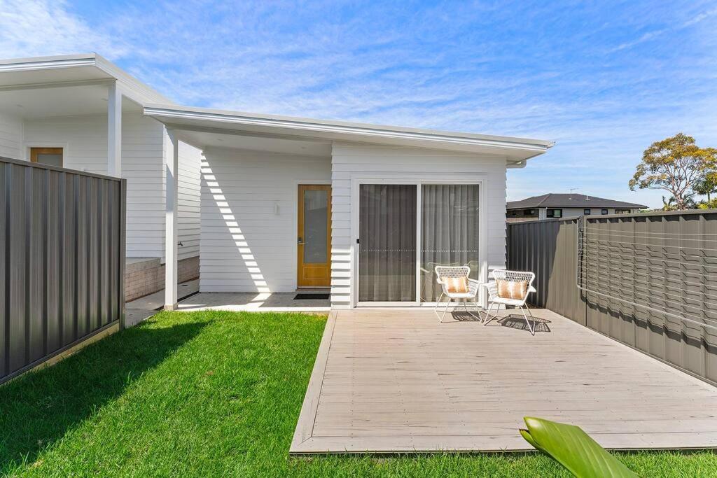 Coastal retreat near shops & beach