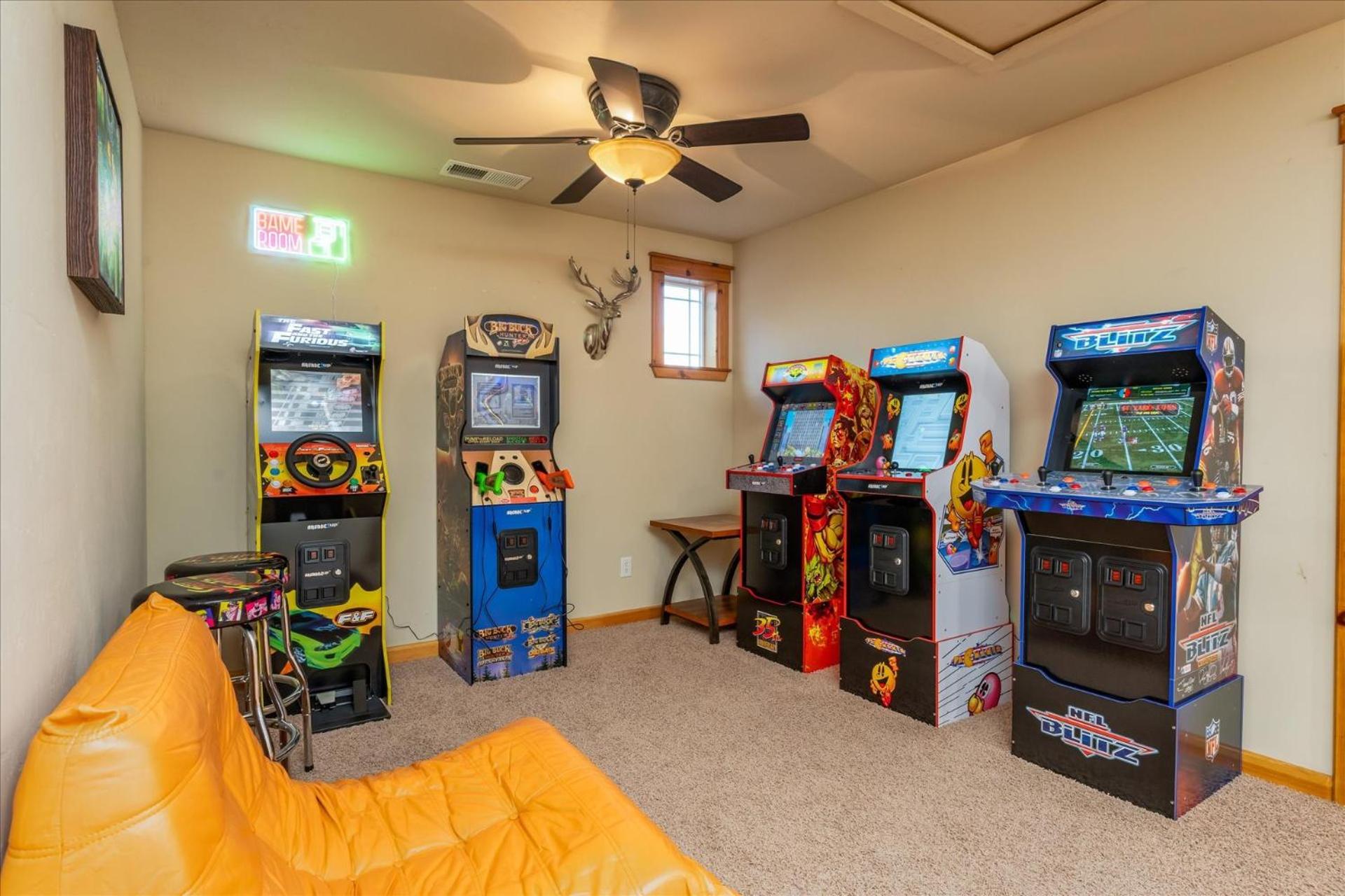 Rathore Von Liecthi Lodge with spaarcade roomplayground and more view 2