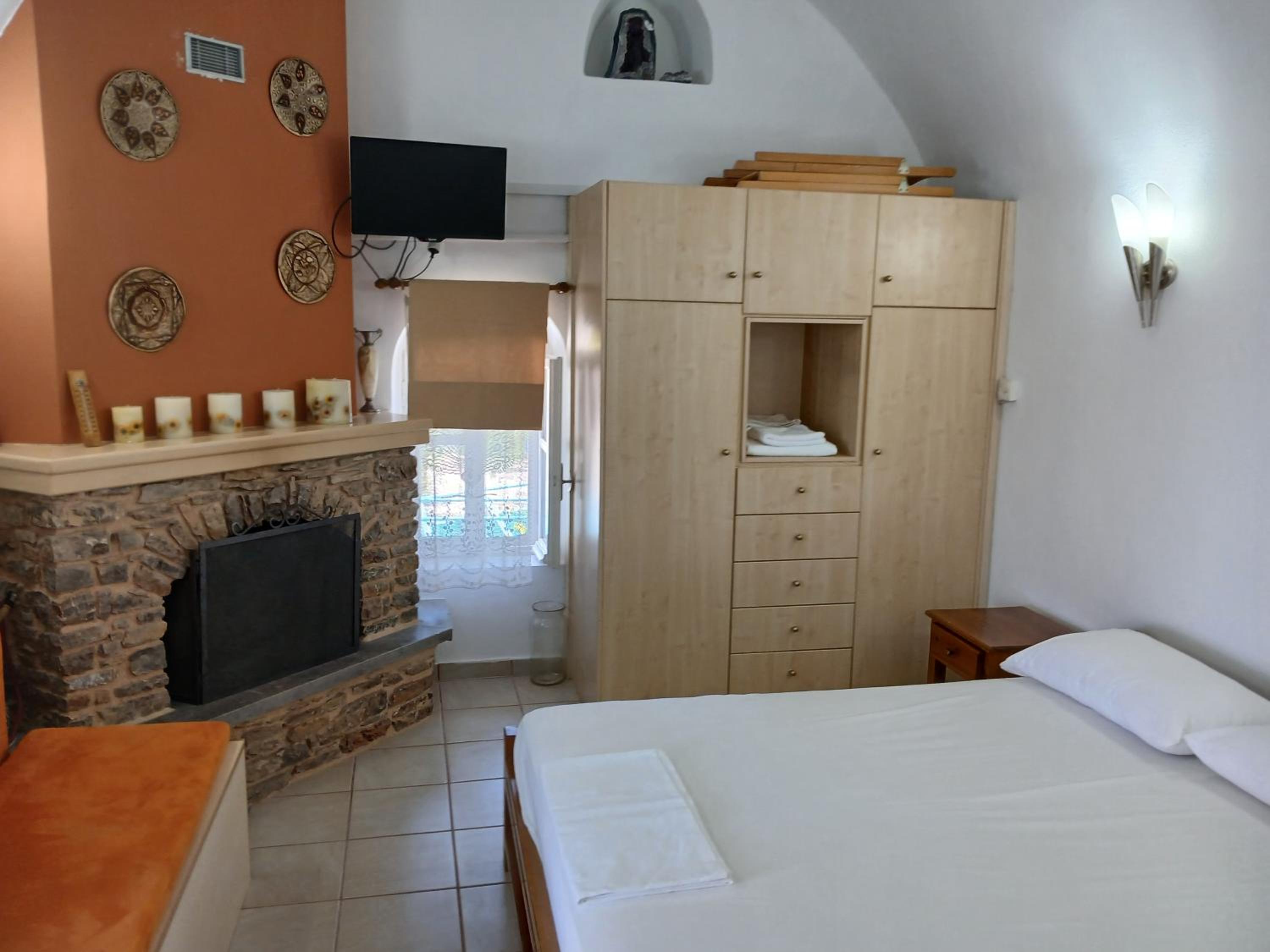 Avgonima Family's Rooms I view 2