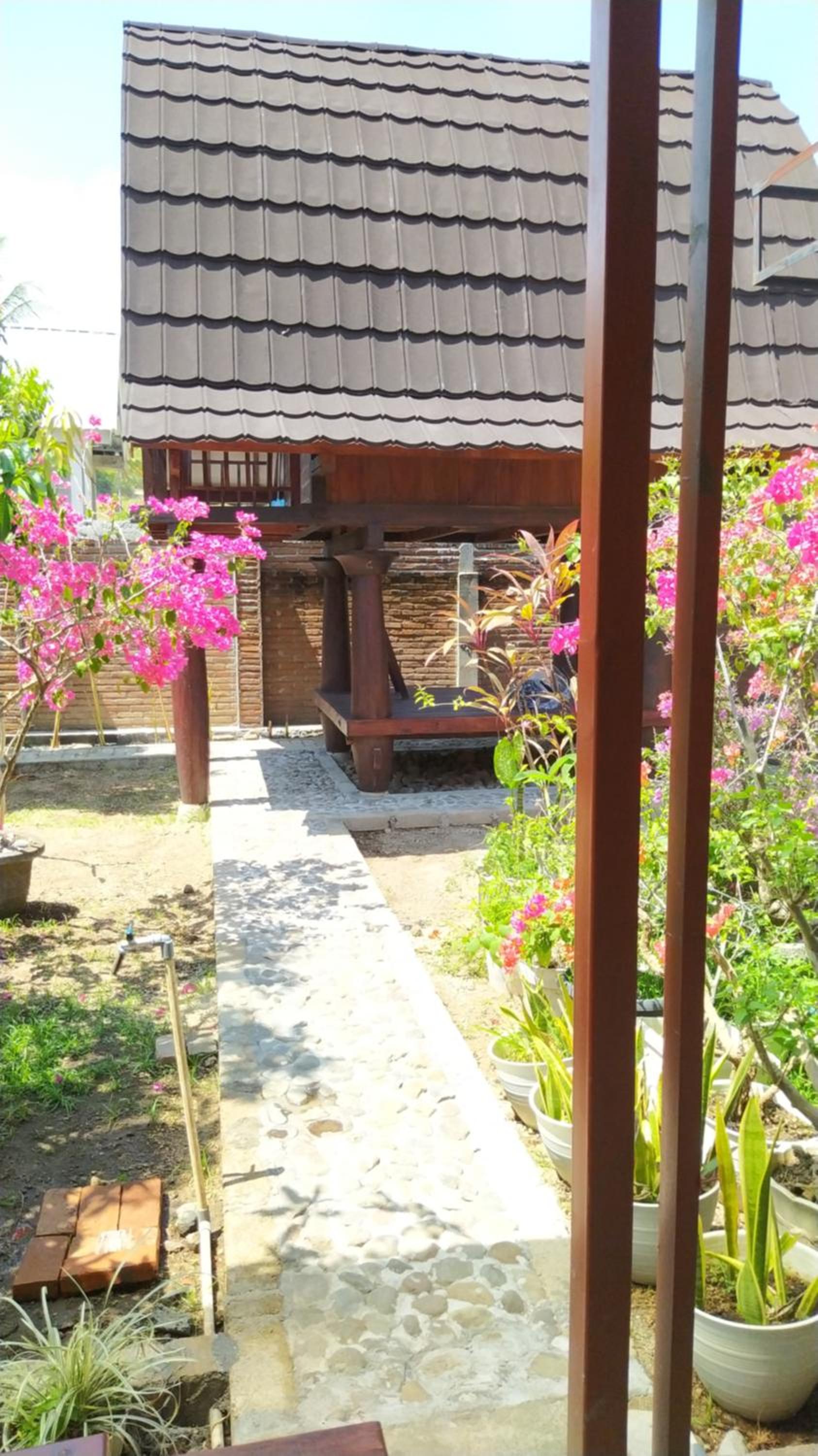 Side house