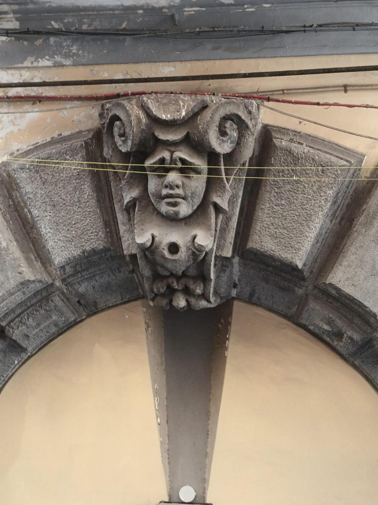 Il balconcino ai Tribunali