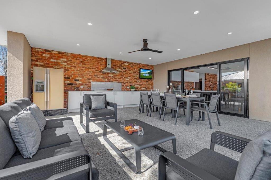 At Winbi- Echuca Holiday Homes
