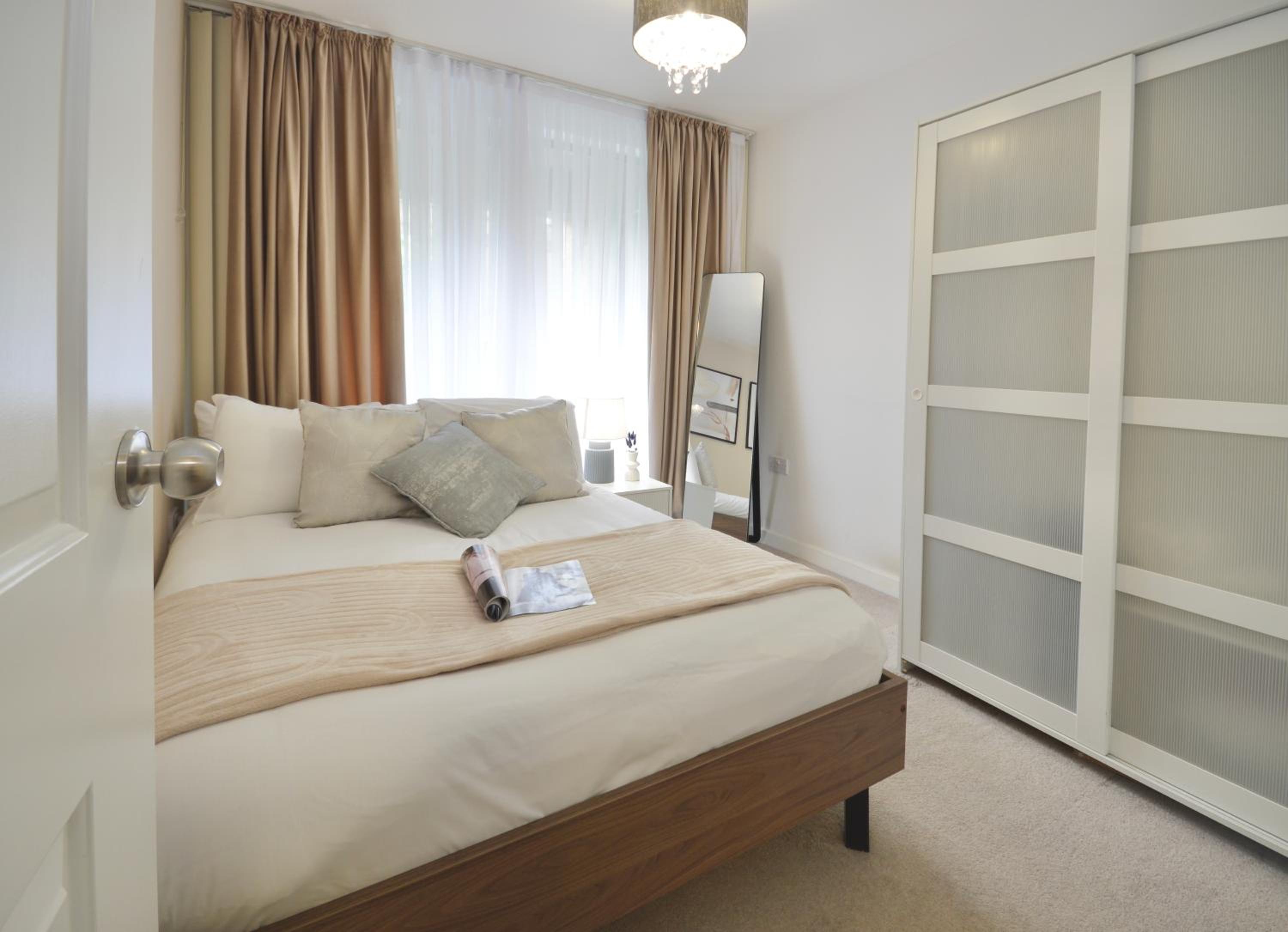 Modern 2 Bedroom Apartment Steps from Vauxhall St