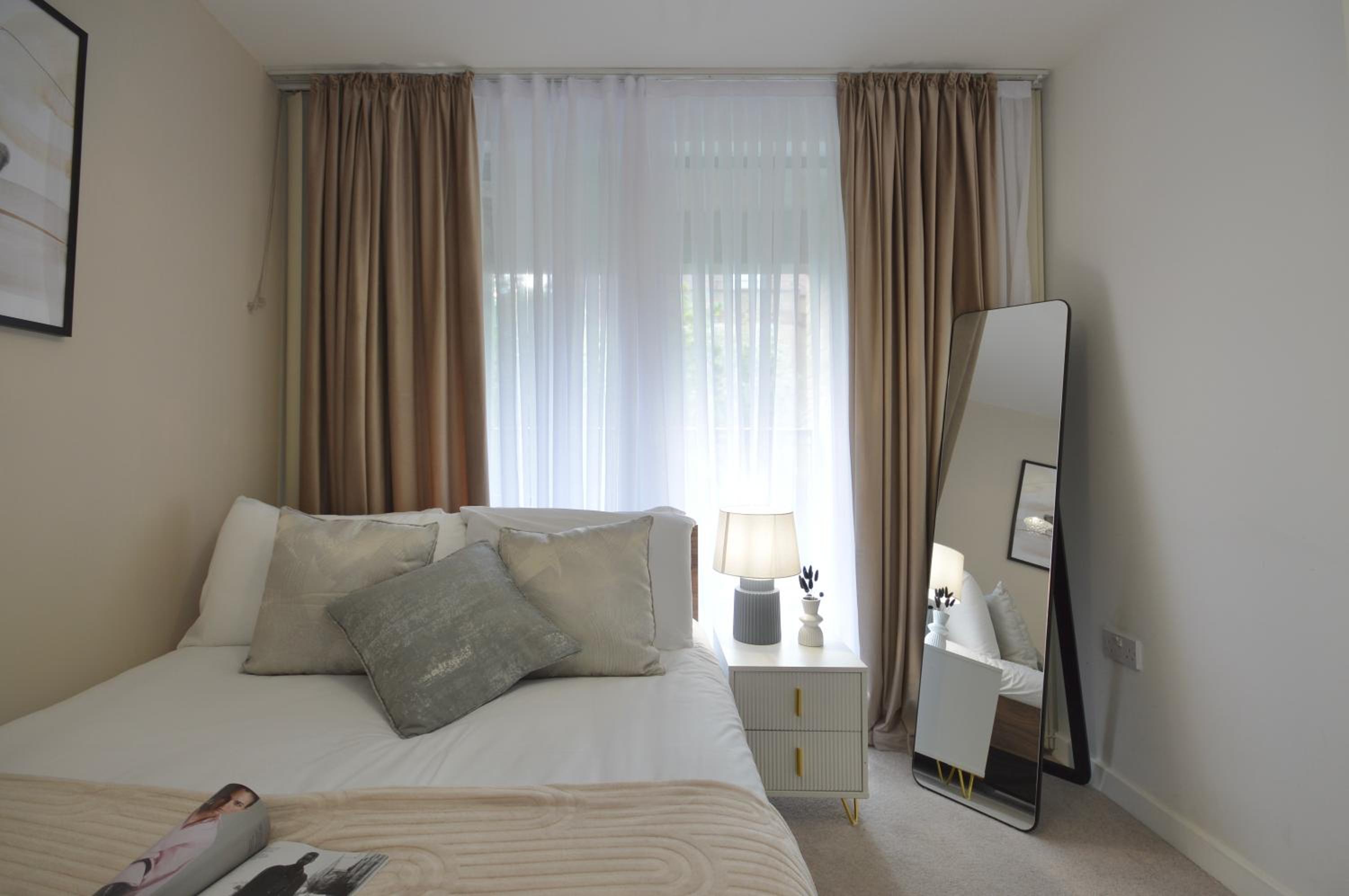 Modern 2 Bedroom Apartment Steps from Vauxhall St