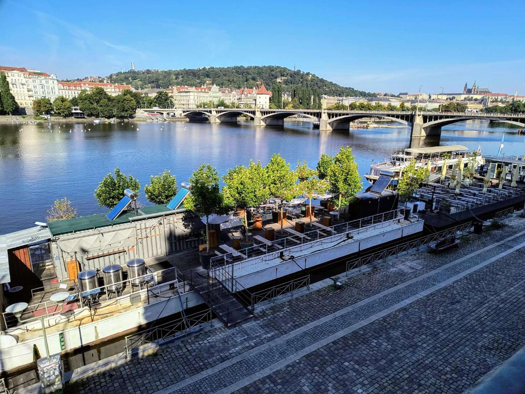 AUTHENTIC Vyšehrad-2BR-Near CONGRES center-Riverside to the center