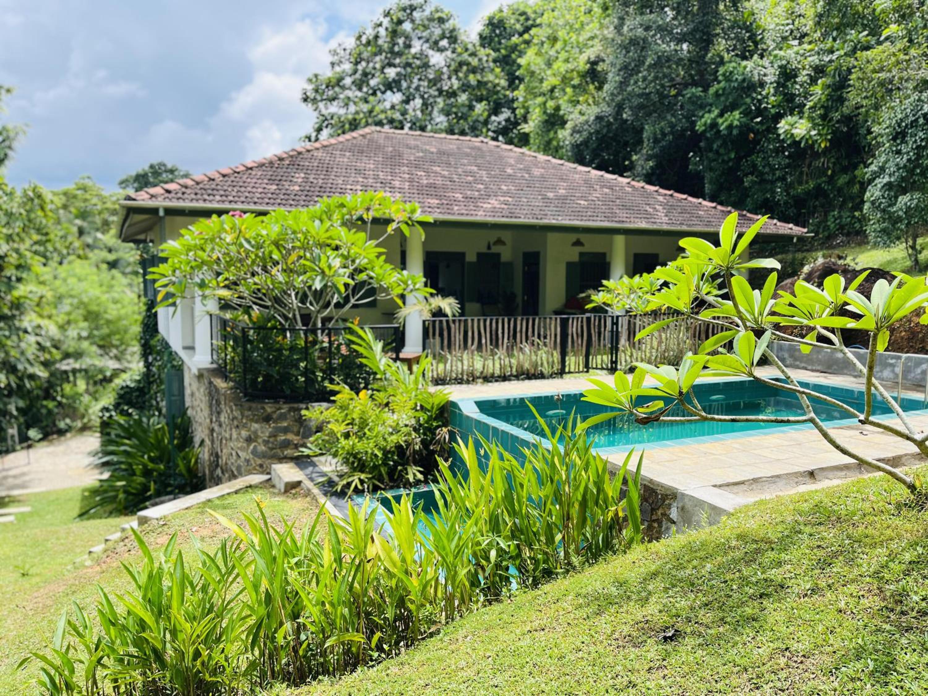 Villa Kandupamula three bedroom & swimming pool