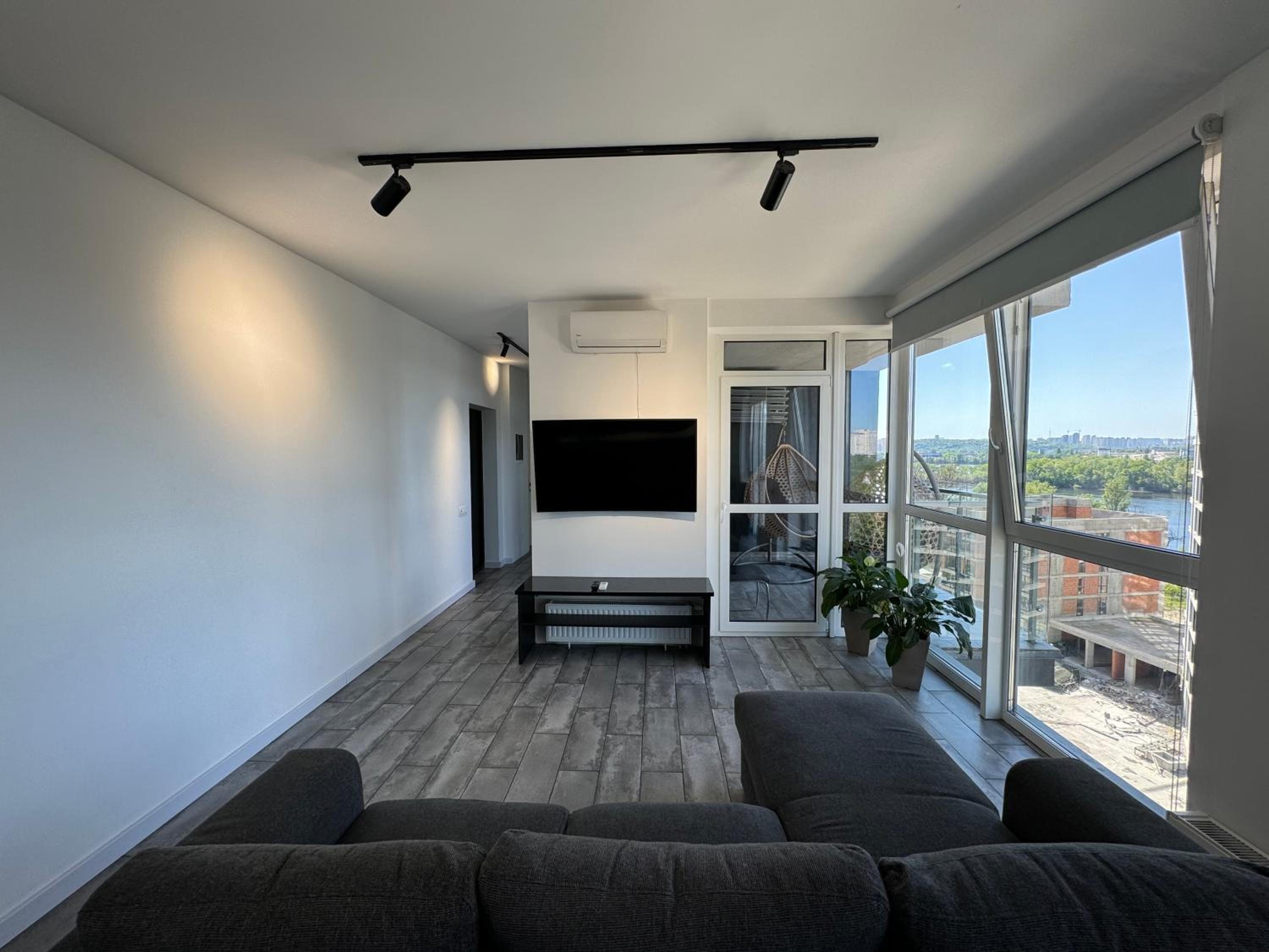 4 rooms apartment with a view of the Dnieper River view 2