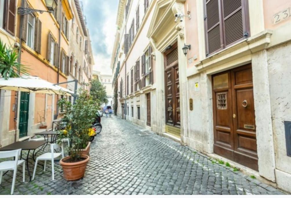 cisterna esclusive apartment