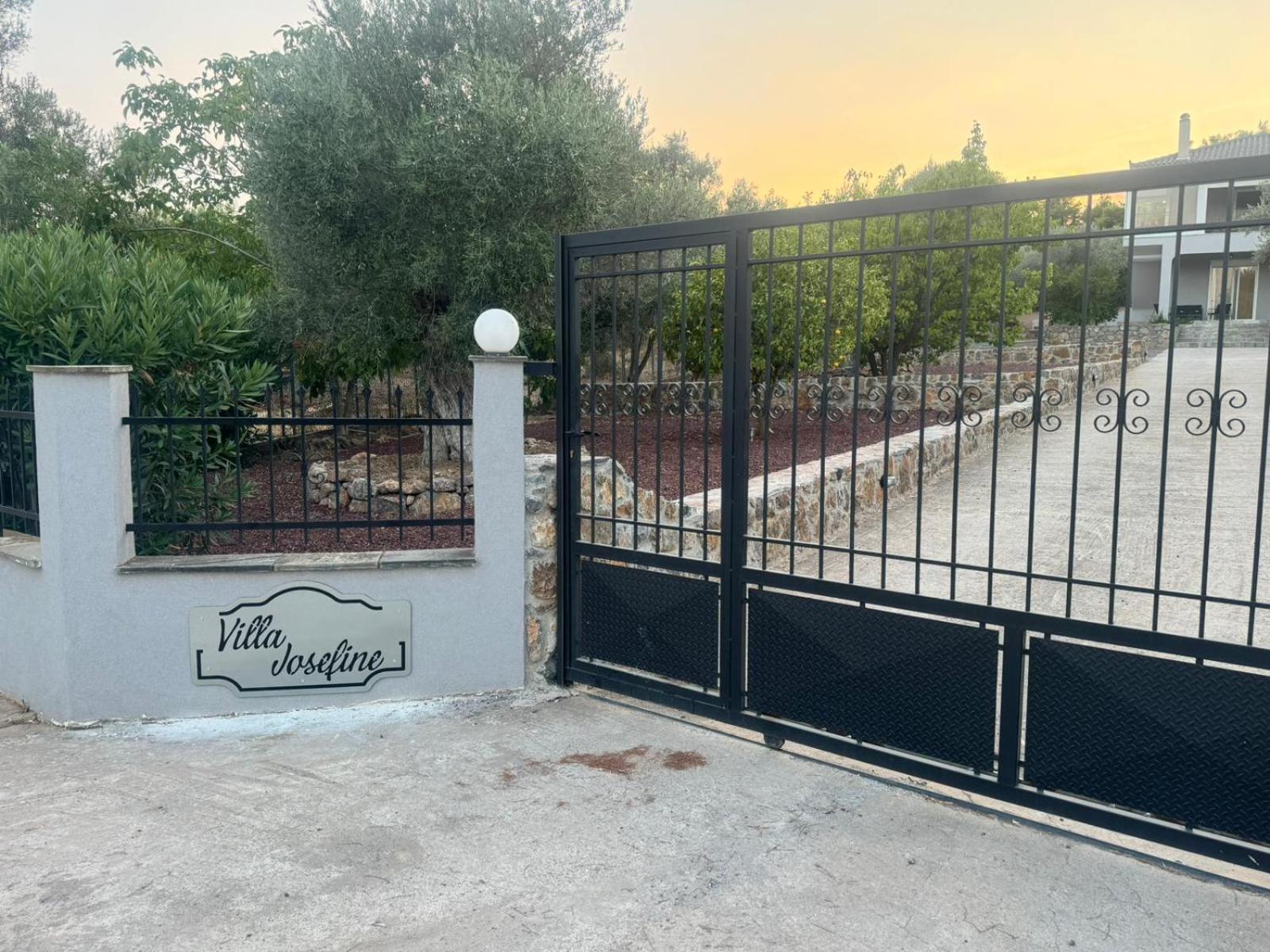 Villa Josefine - With private pool and parking