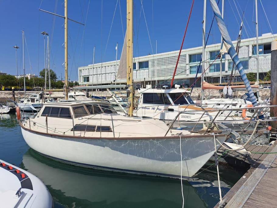 Sleep aboard a beautiful sailboat in Lisbon - Marina Parque das Nações view 5