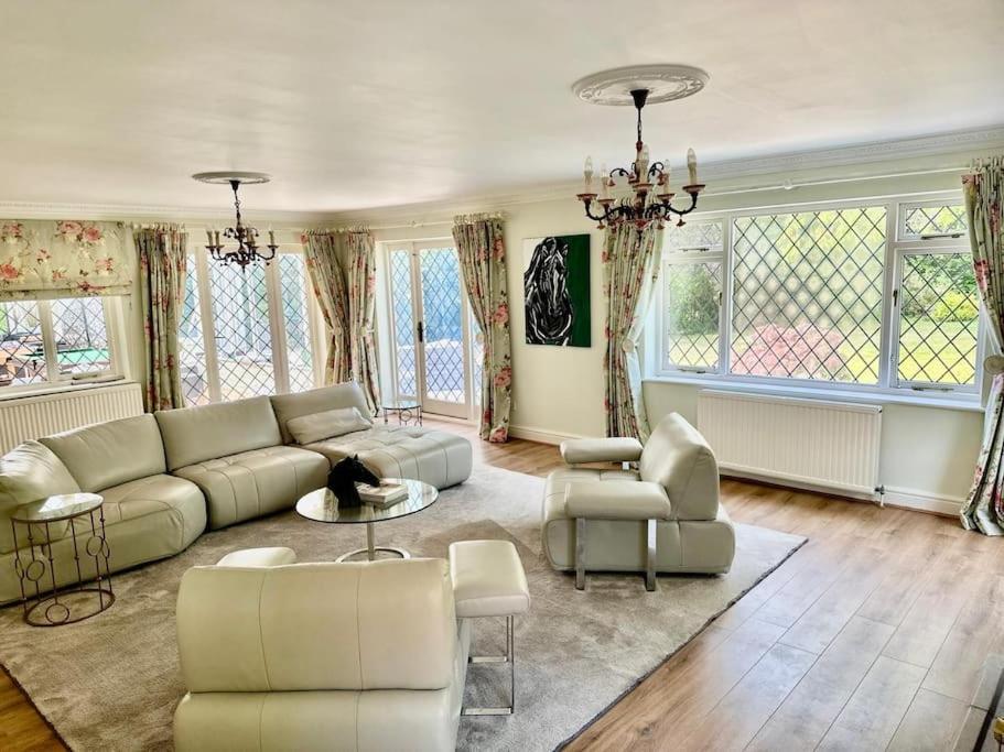Luxury Ascot-Art Cottage, Royal Racecourse, Wentworth Golf